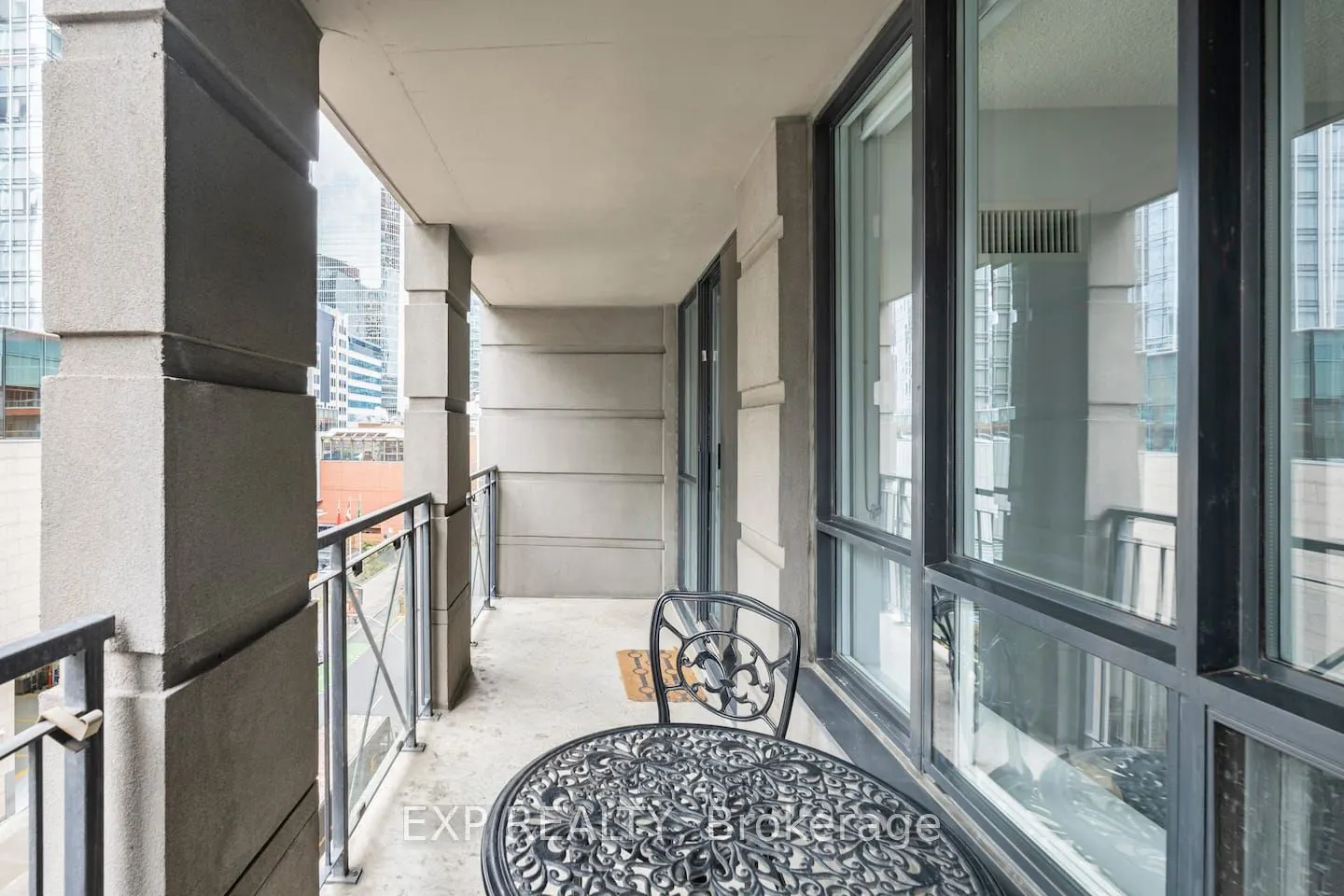 140 Simcoe Street, #512