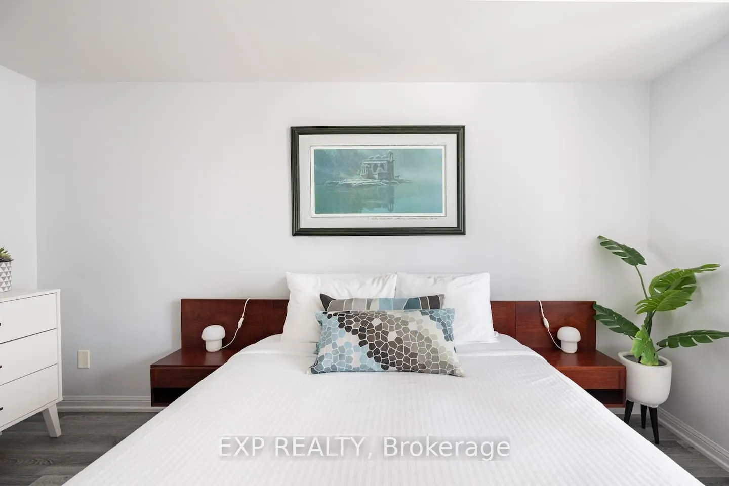 140 Simcoe Street, #512
