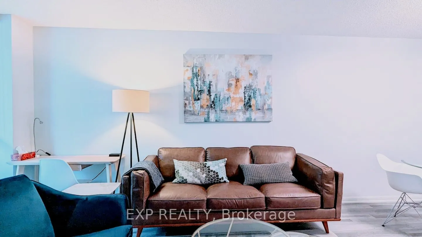140 Simcoe Street, #512