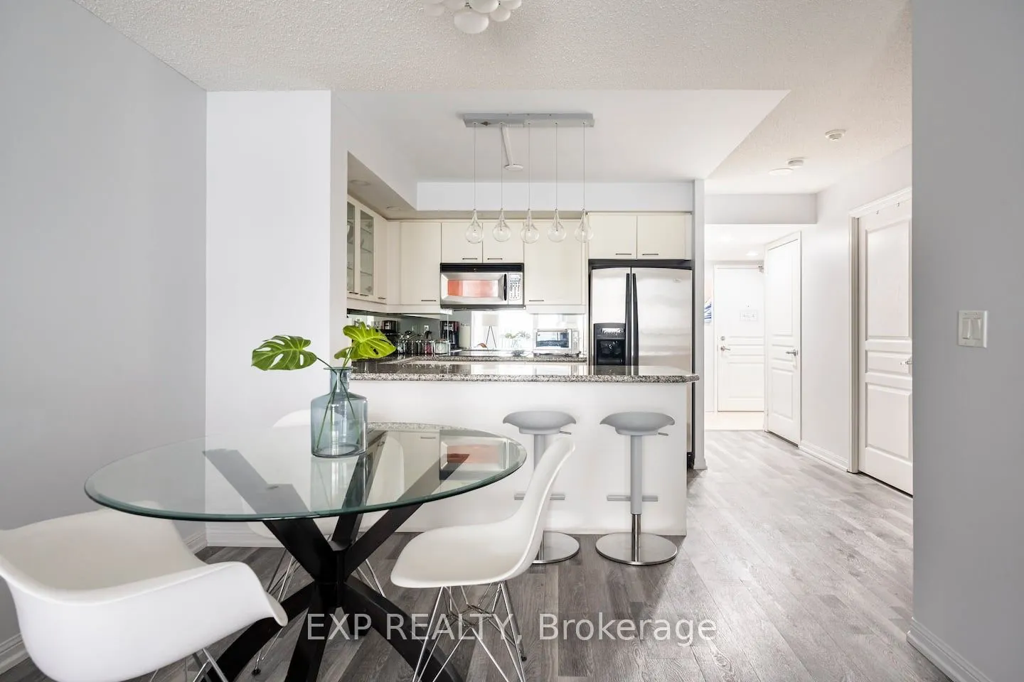 140 Simcoe Street, #512