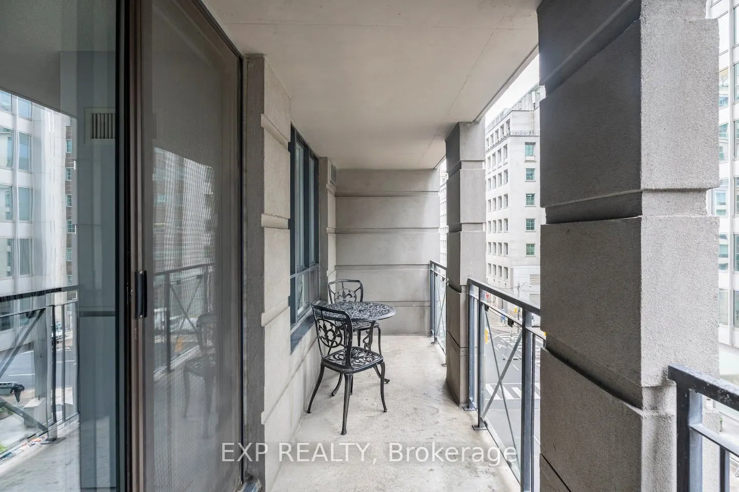 140 Simcoe Street, #512
