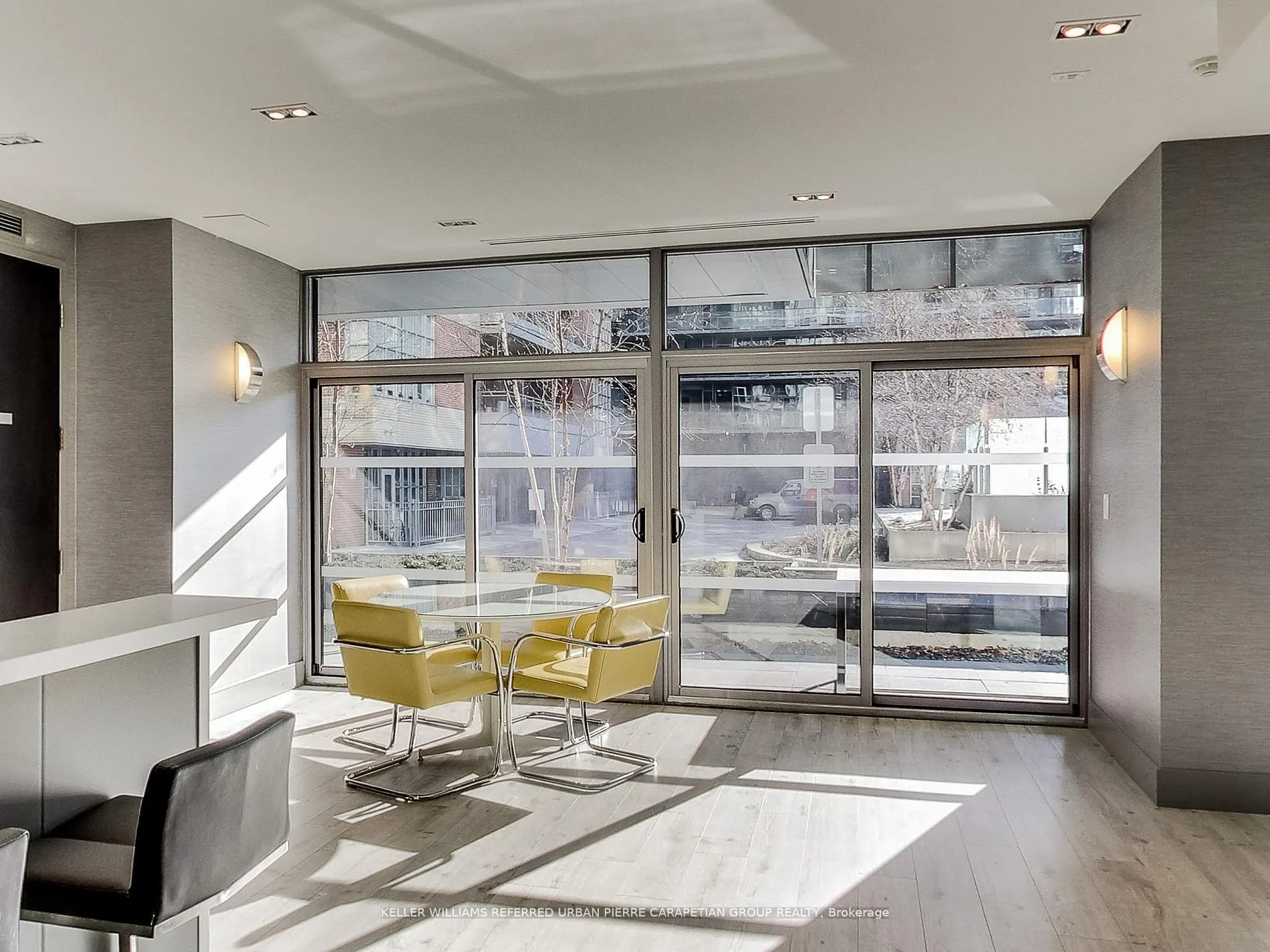 399 Adelaide Street W, #520