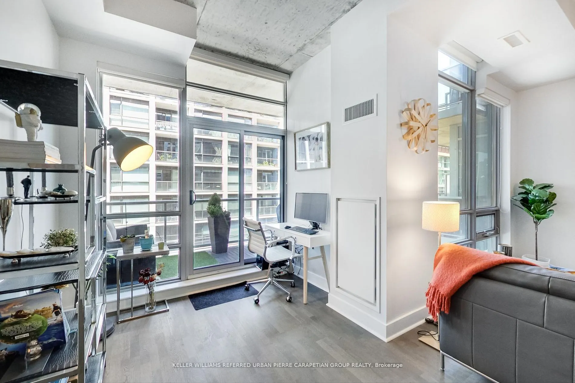 399 Adelaide Street W, #520