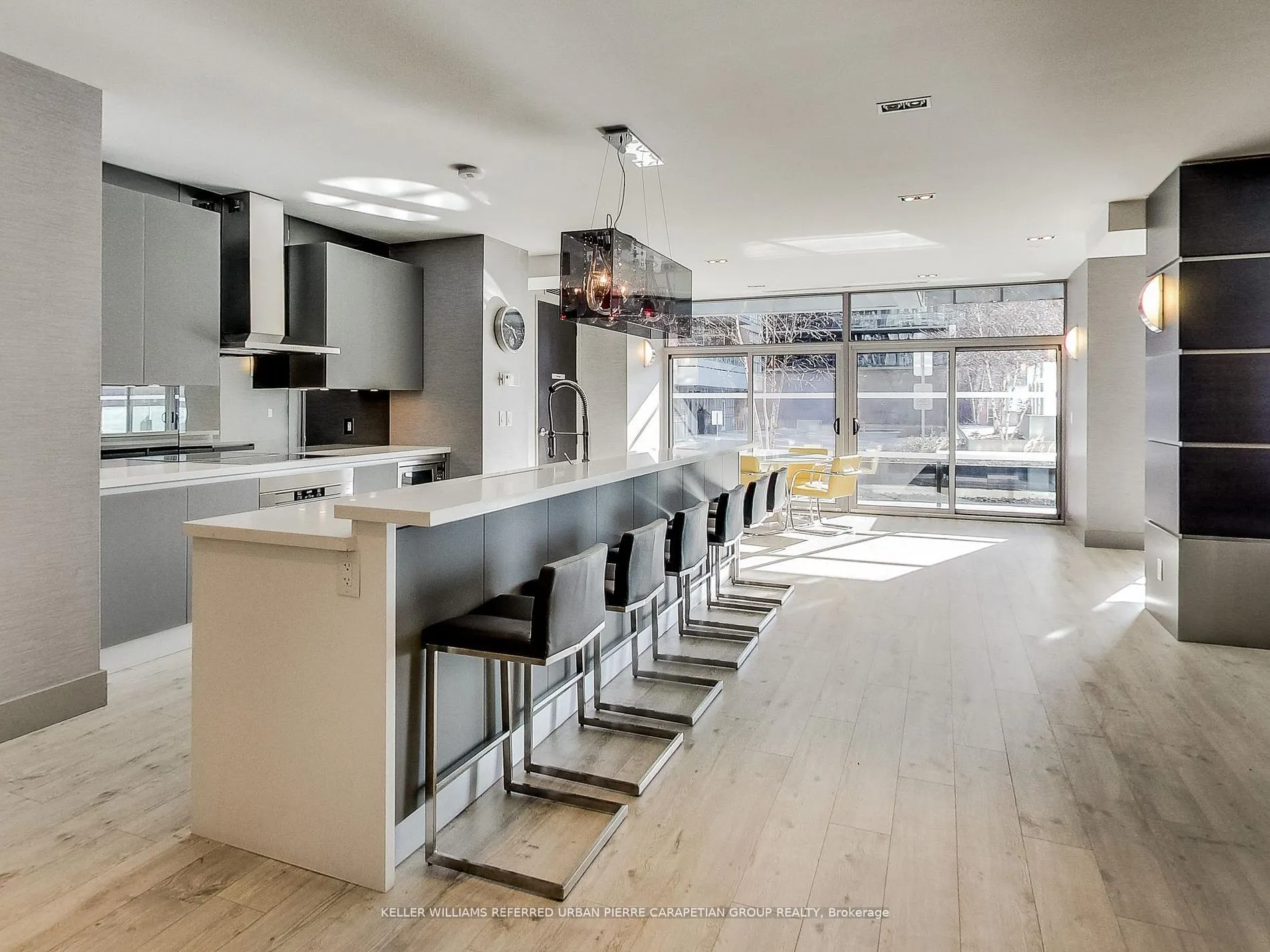 399 Adelaide Street W, #520