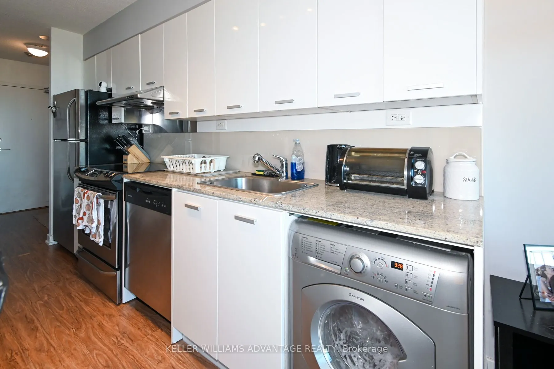 15 Singer Court, #1208