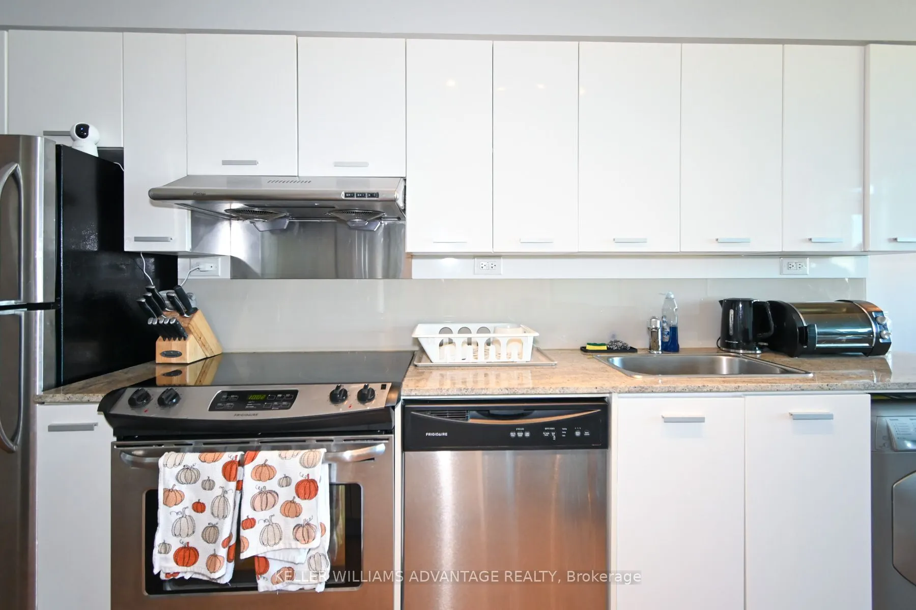 15 Singer Court, #1208