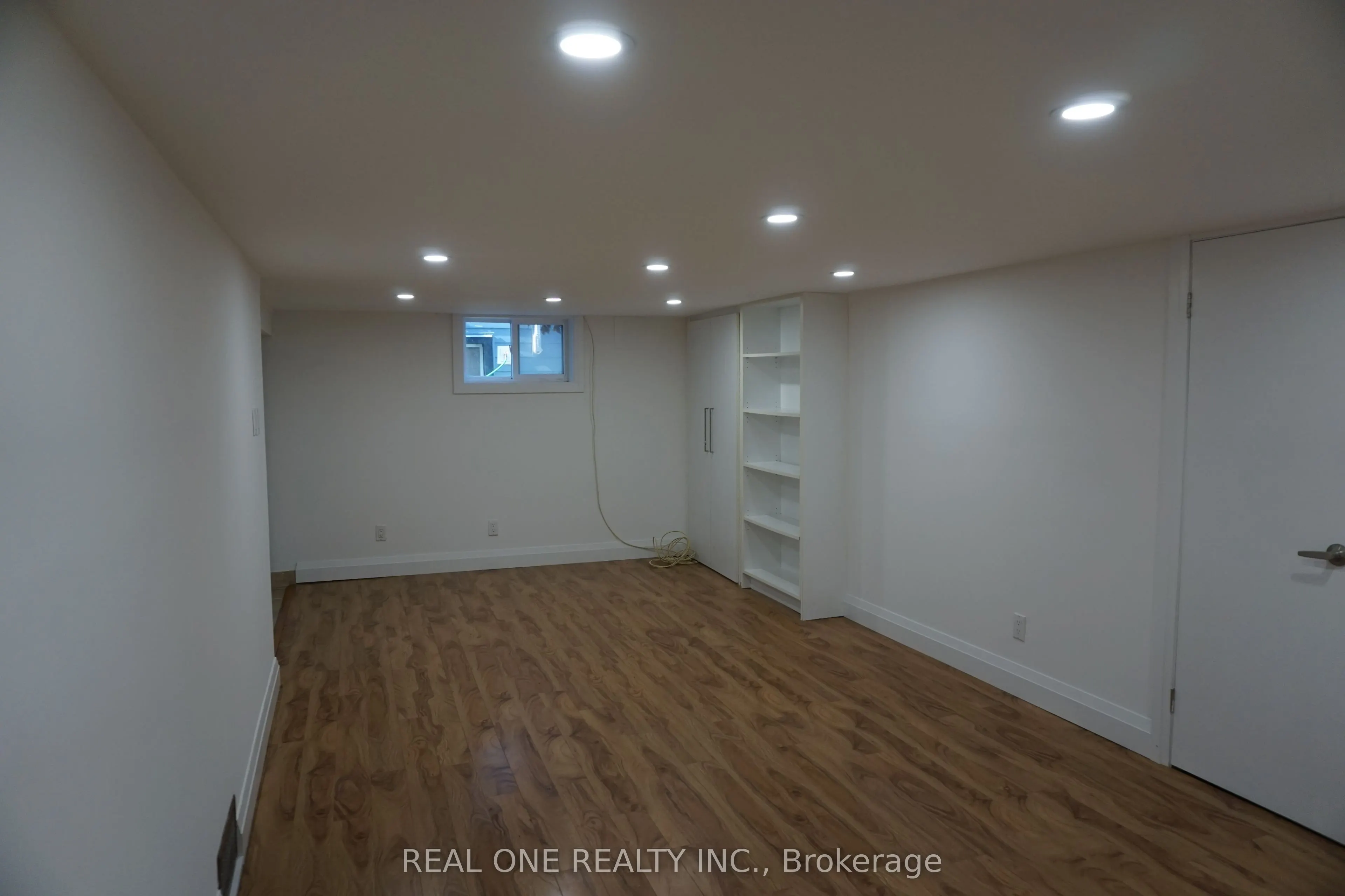 215 Poyntz Avenue, #Basement