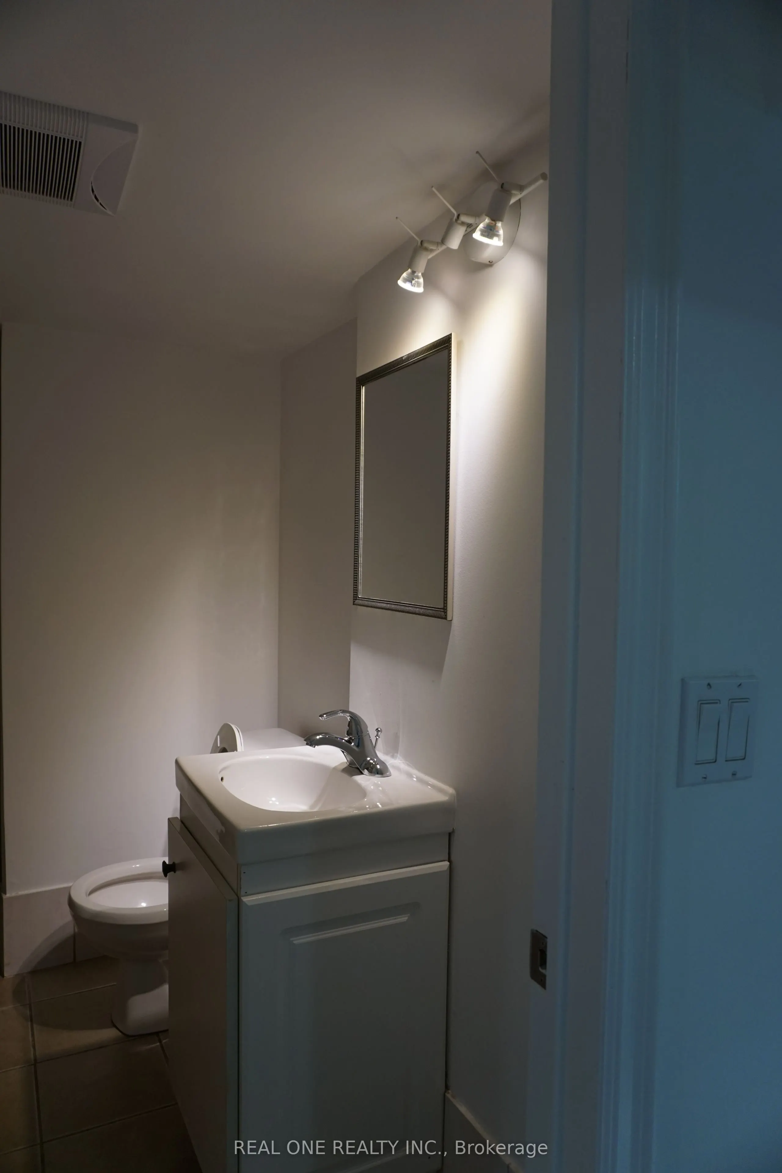215 Poyntz Avenue, #Basement