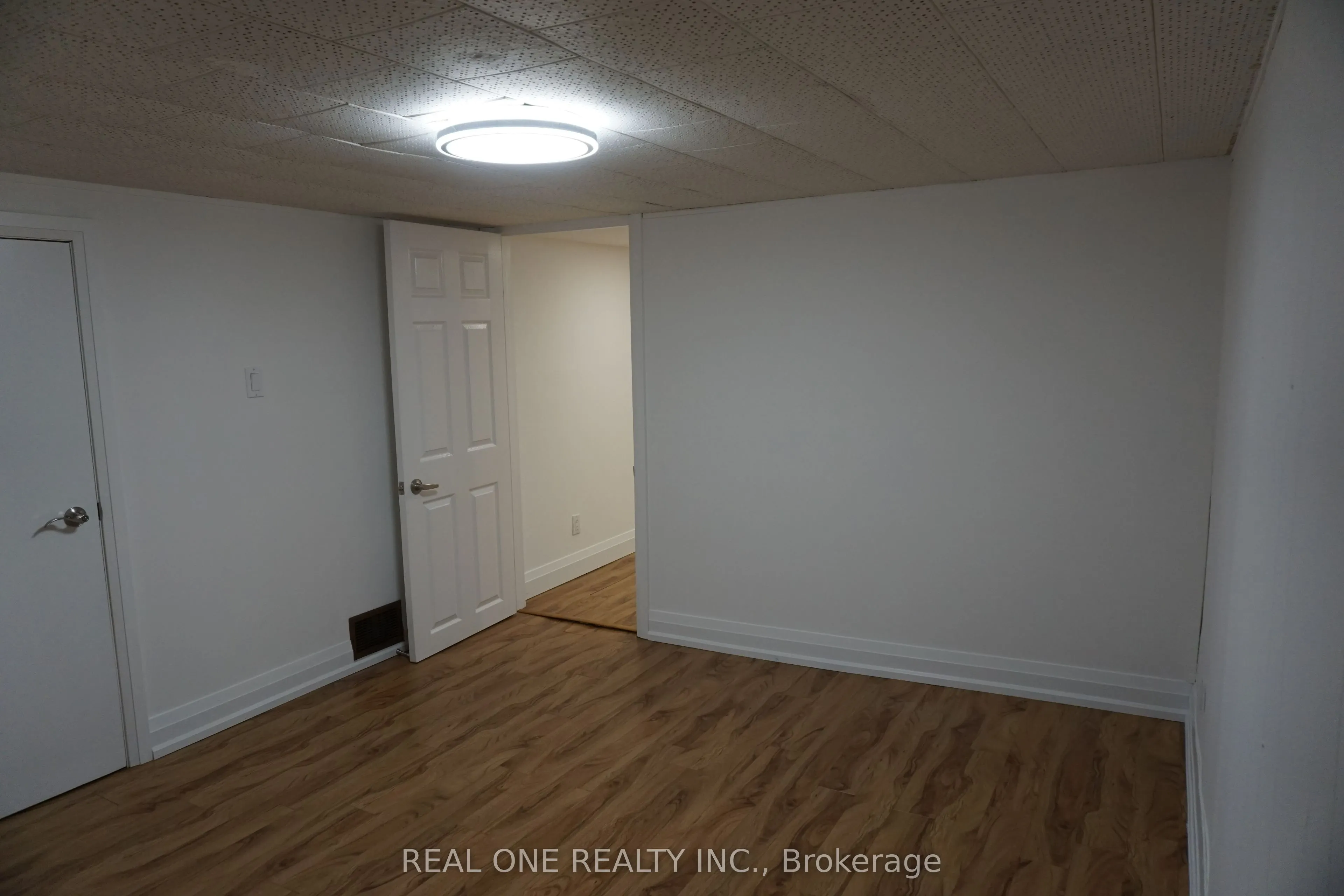 215 Poyntz Avenue, #Basement