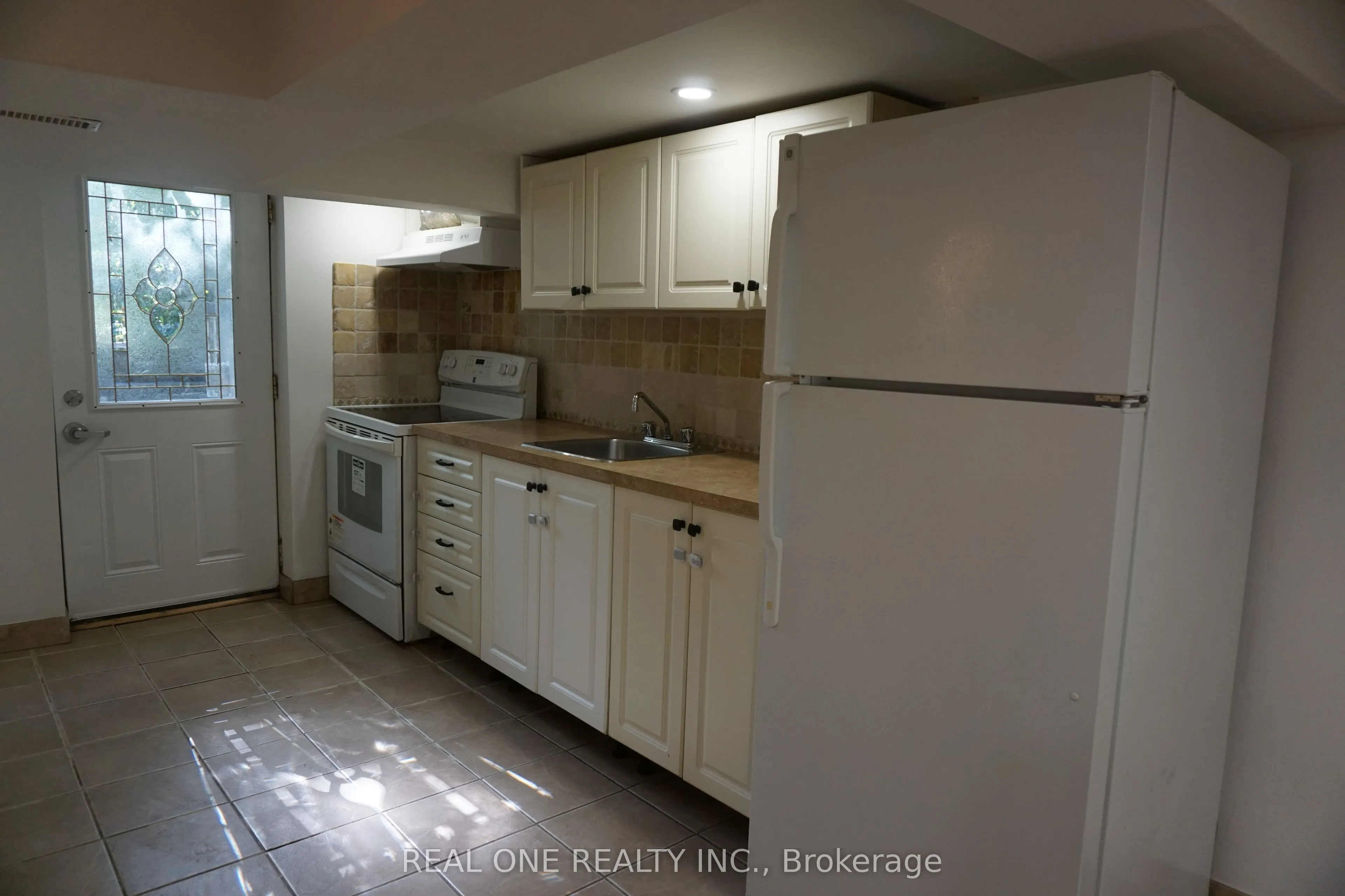 215 Poyntz Avenue, #Basement
