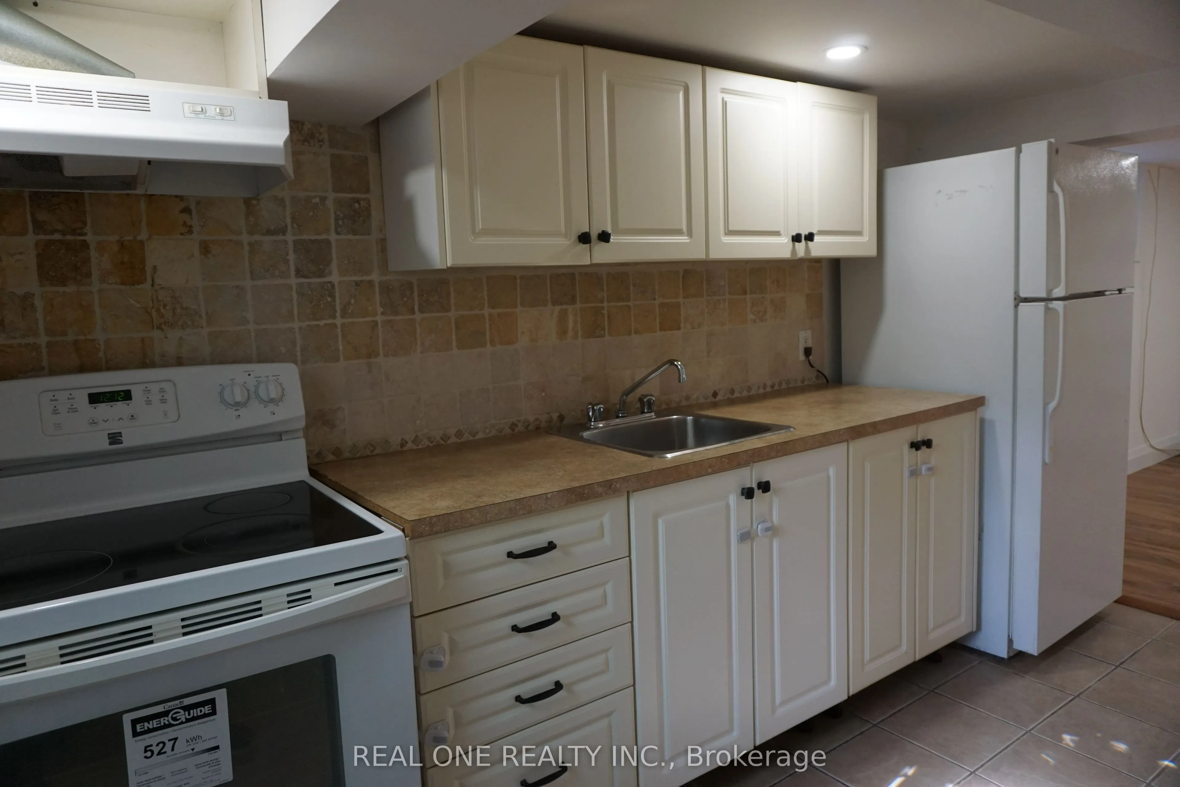 215 Poyntz Avenue, #Basement