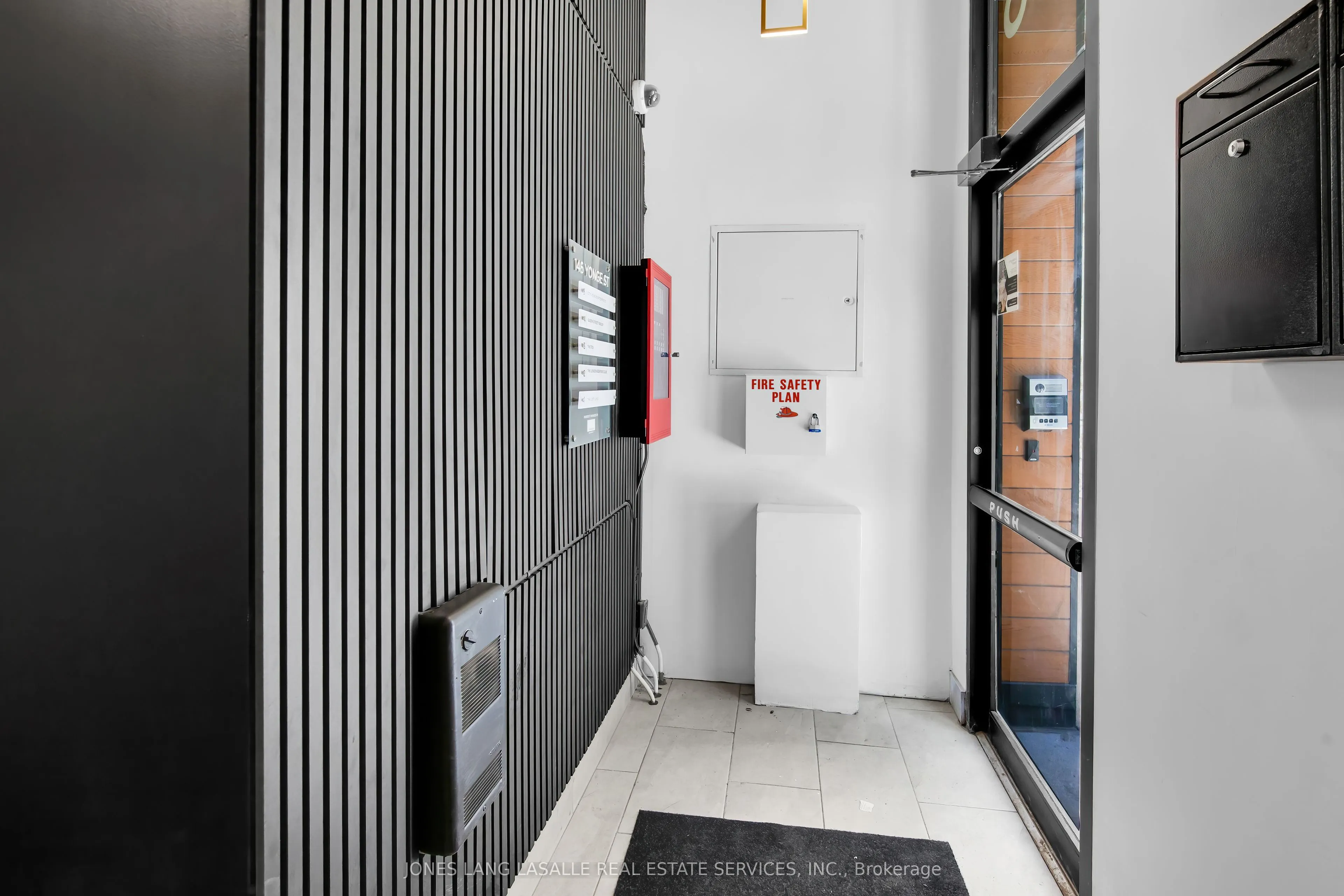 146 Yonge Street, #400