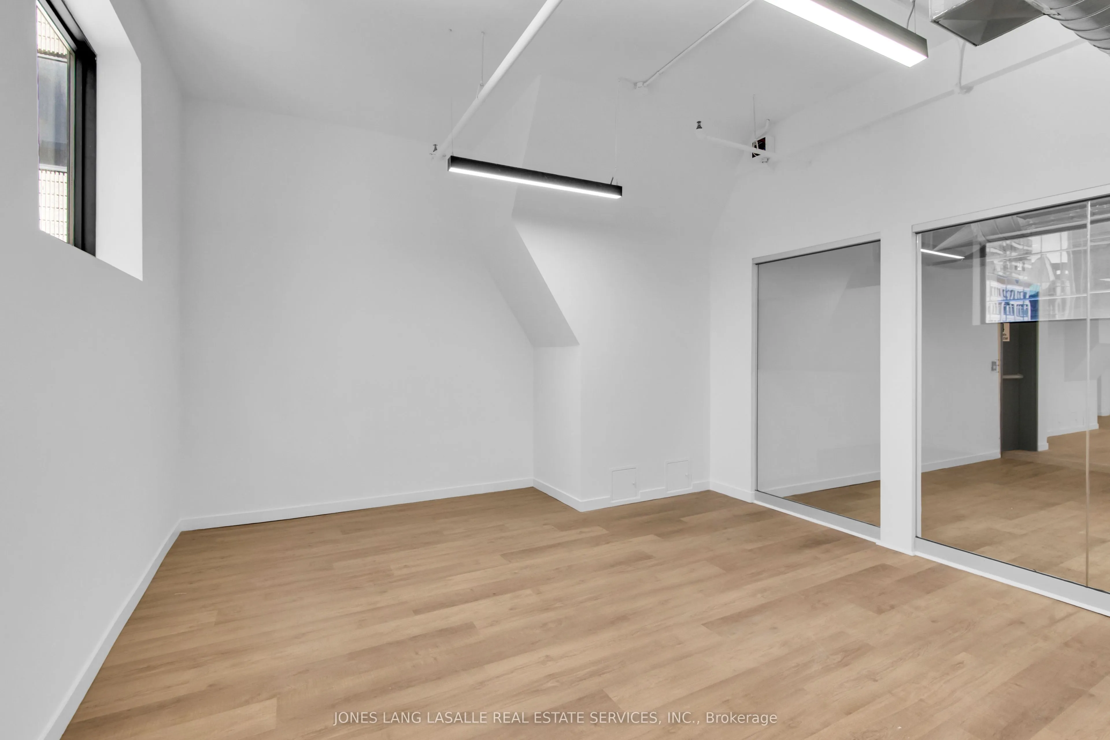 146 Yonge Street, #400