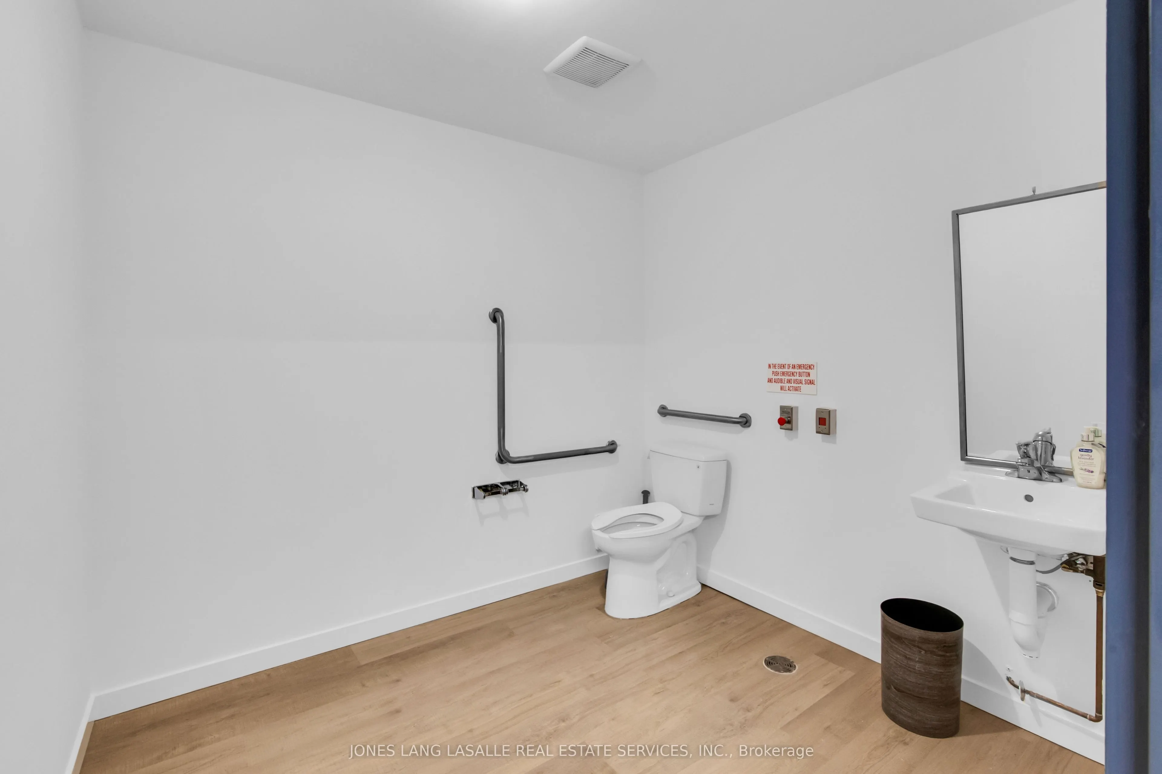 146 Yonge Street, #400
