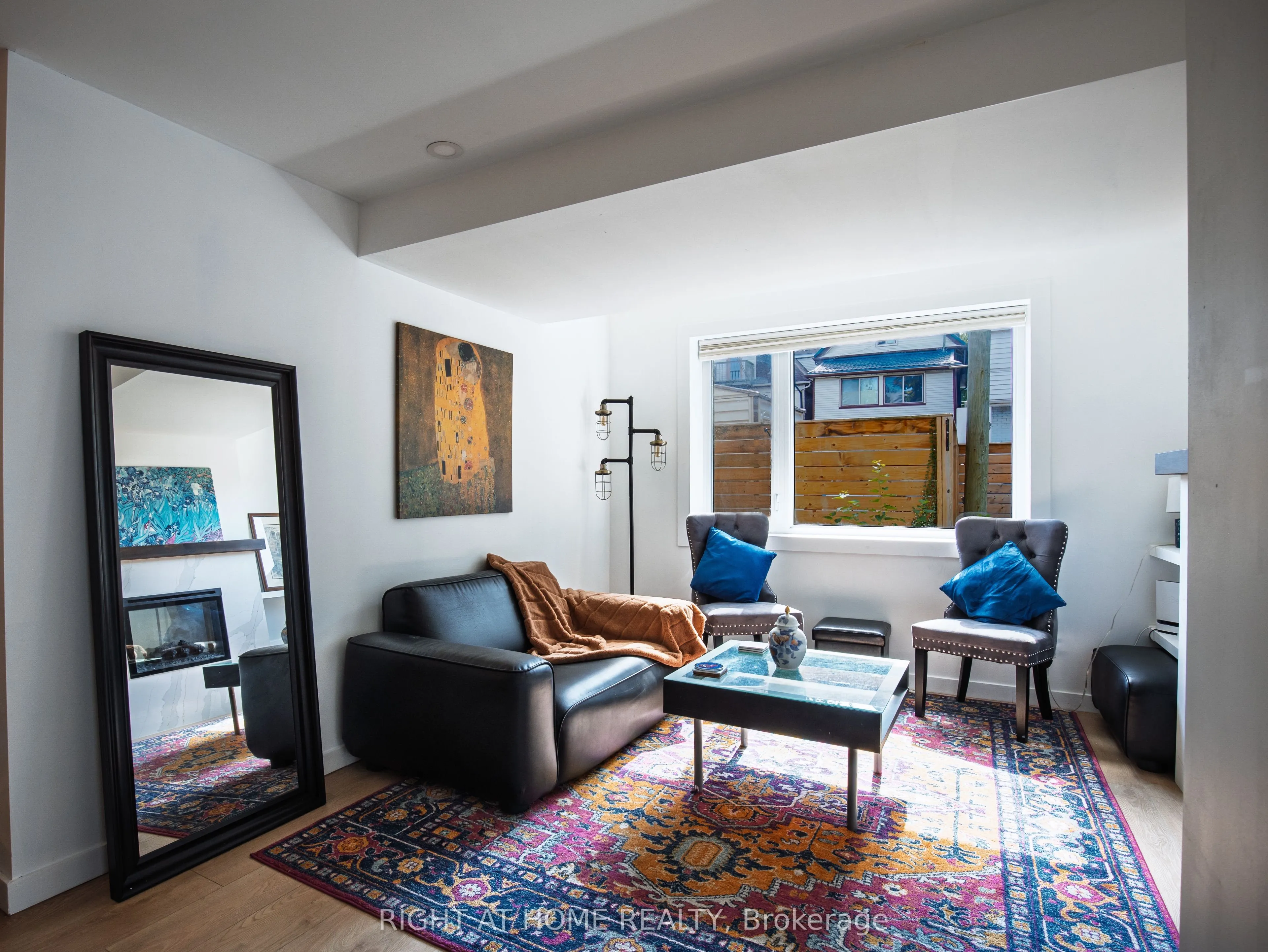 377 Lansdowne Avenue, #Main
