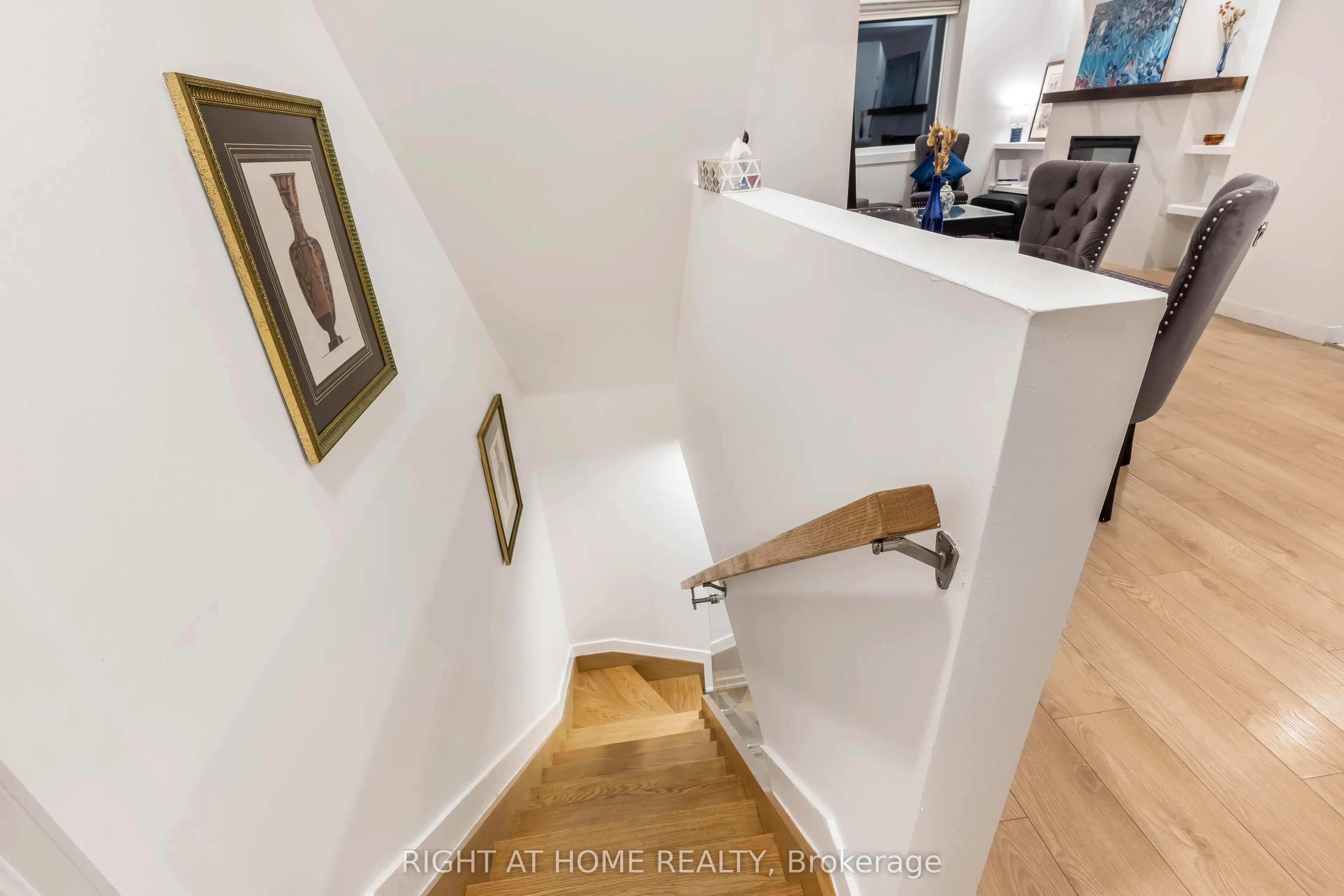 377 Lansdowne Avenue, #Main