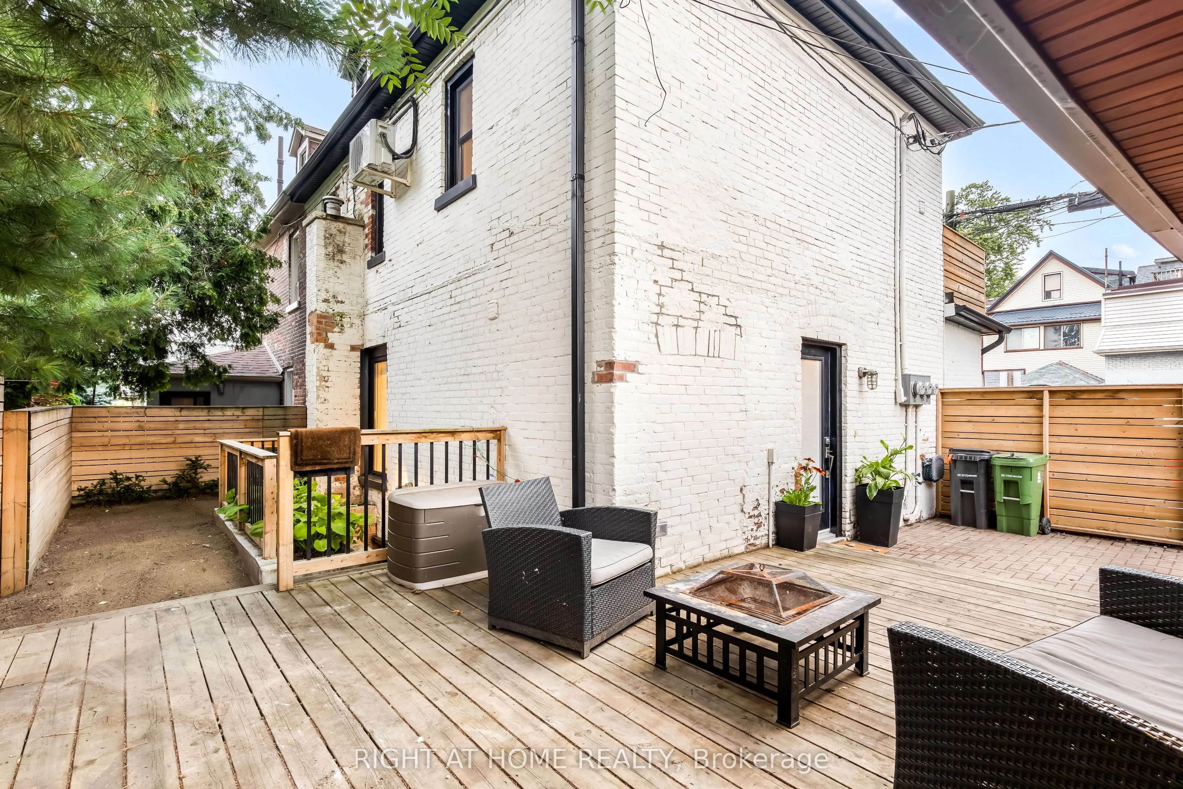 377 Lansdowne Avenue, #Main