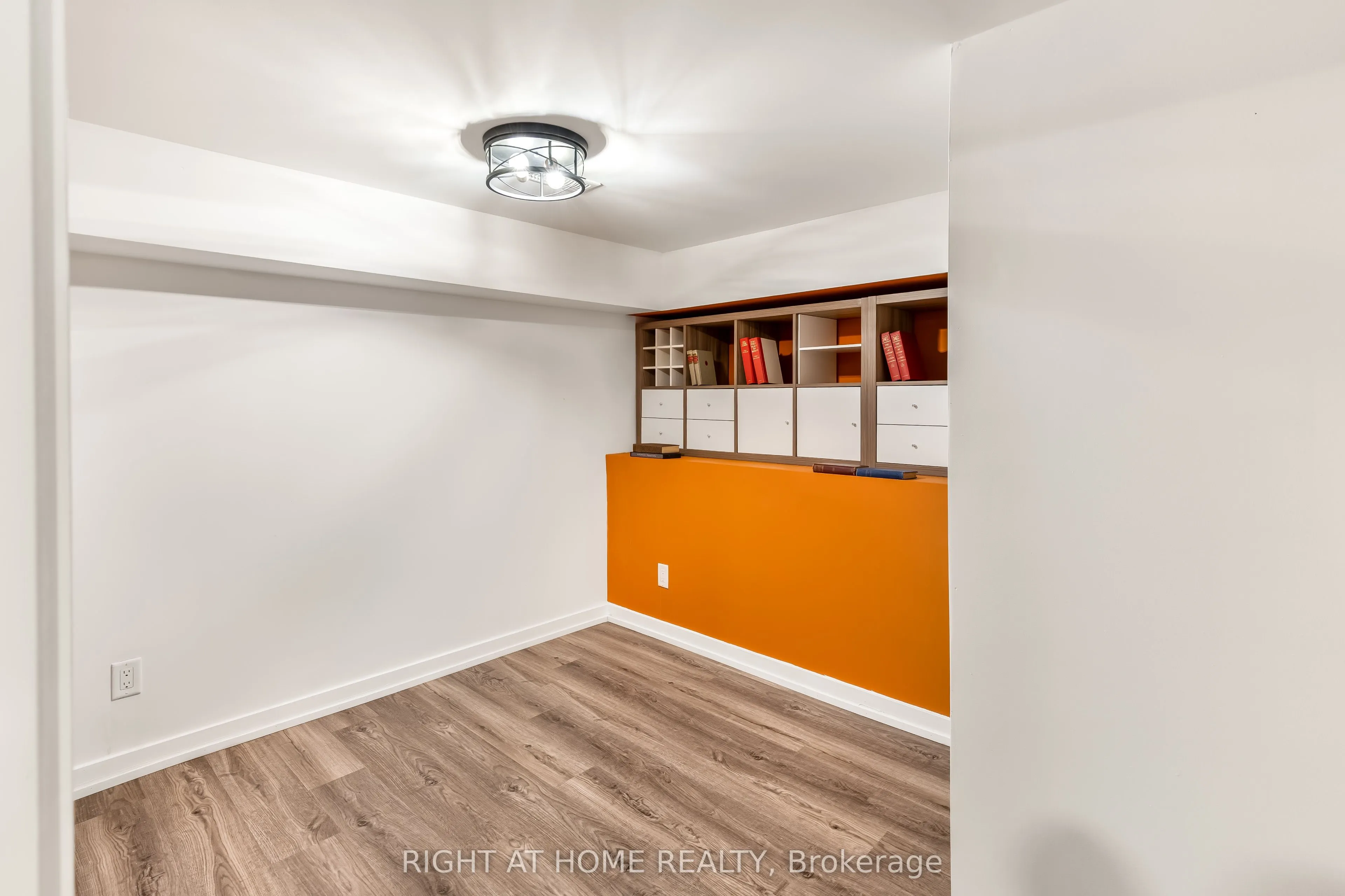 377 Lansdowne Avenue, #Main