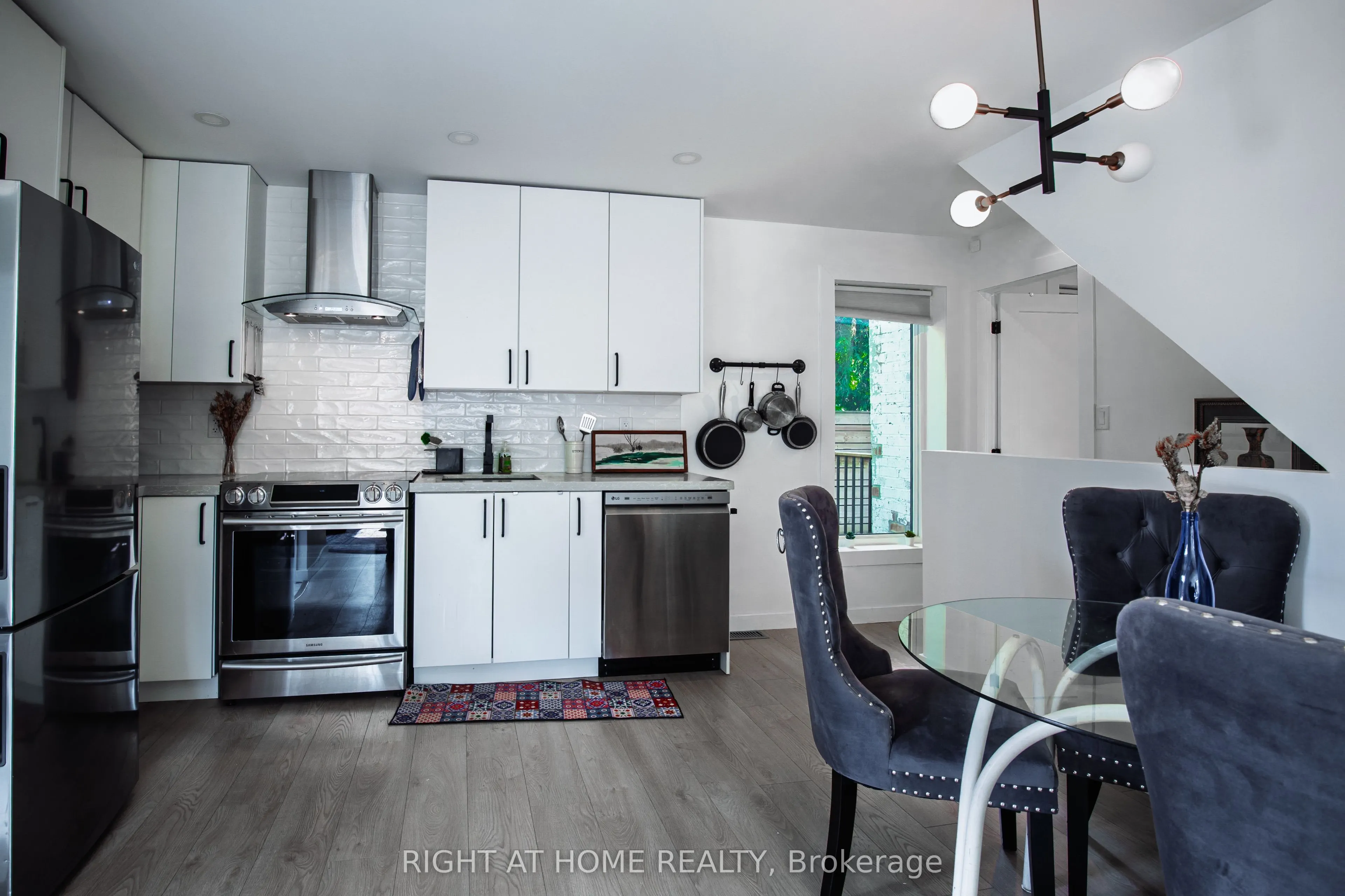 377 Lansdowne Avenue, #Main