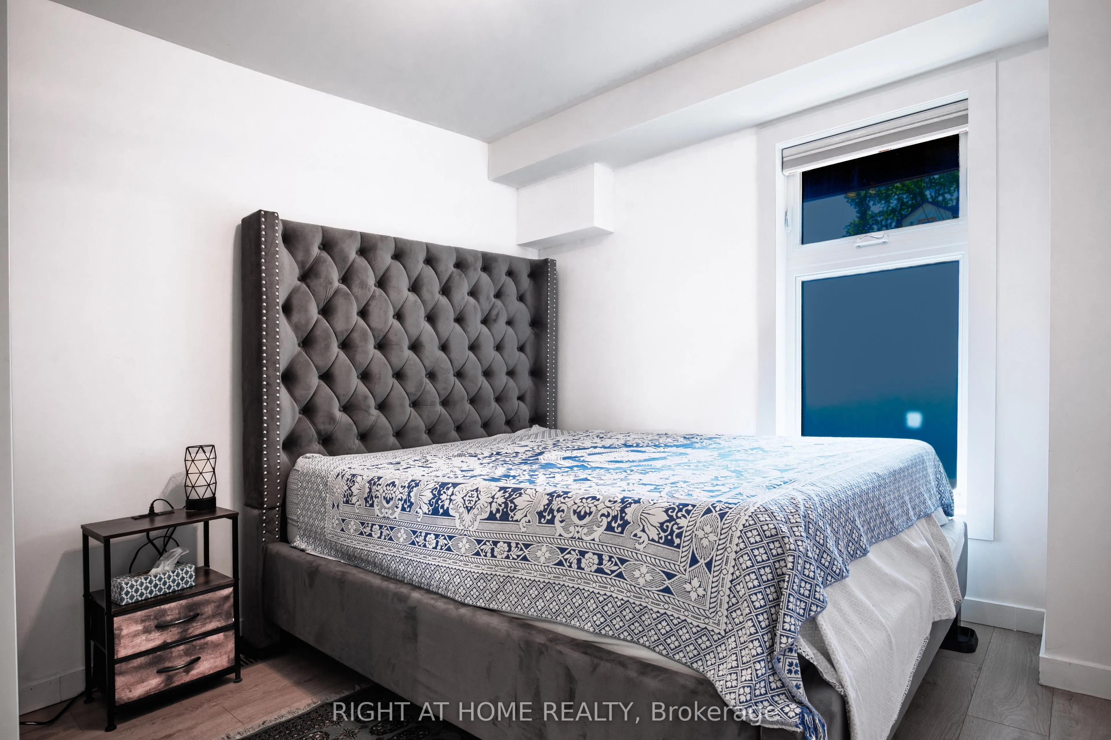 377 Lansdowne Avenue, #Main