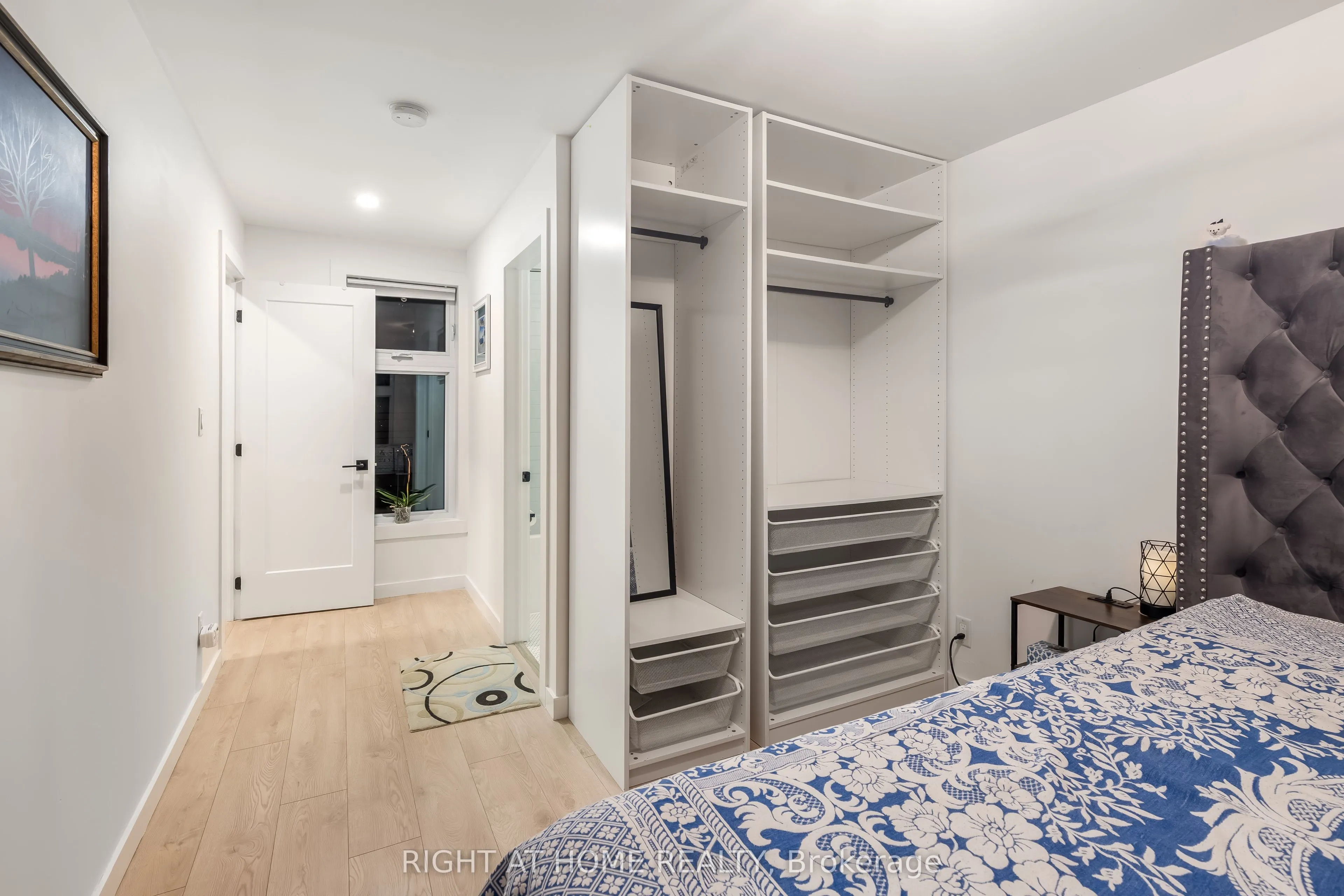 377 Lansdowne Avenue, #Main