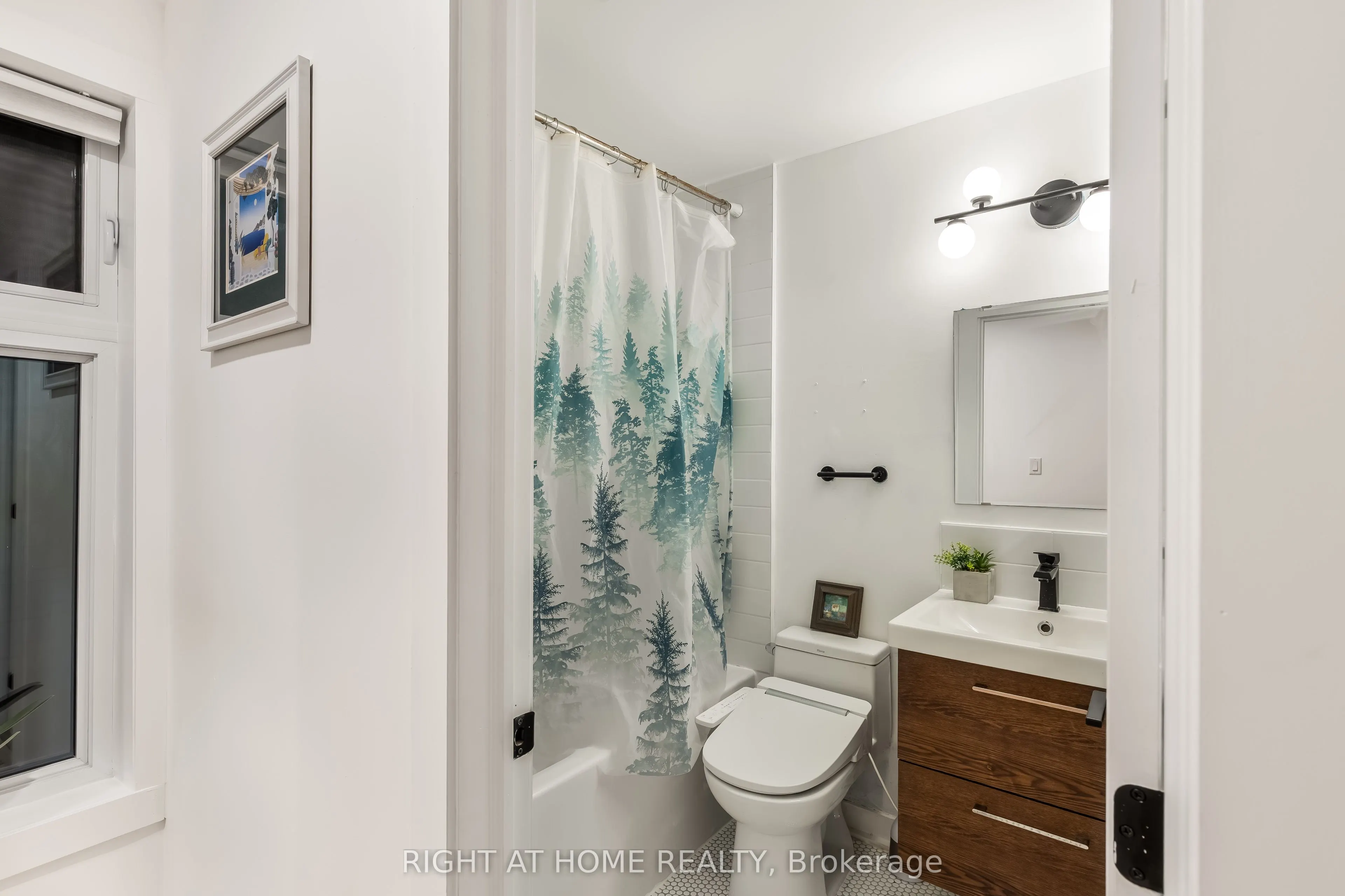 377 Lansdowne Avenue, #Main