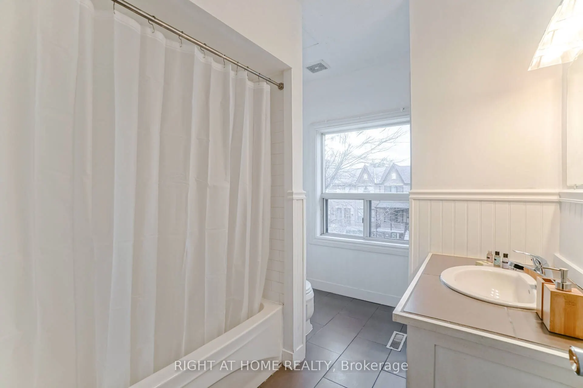 125 Lisgar Street
