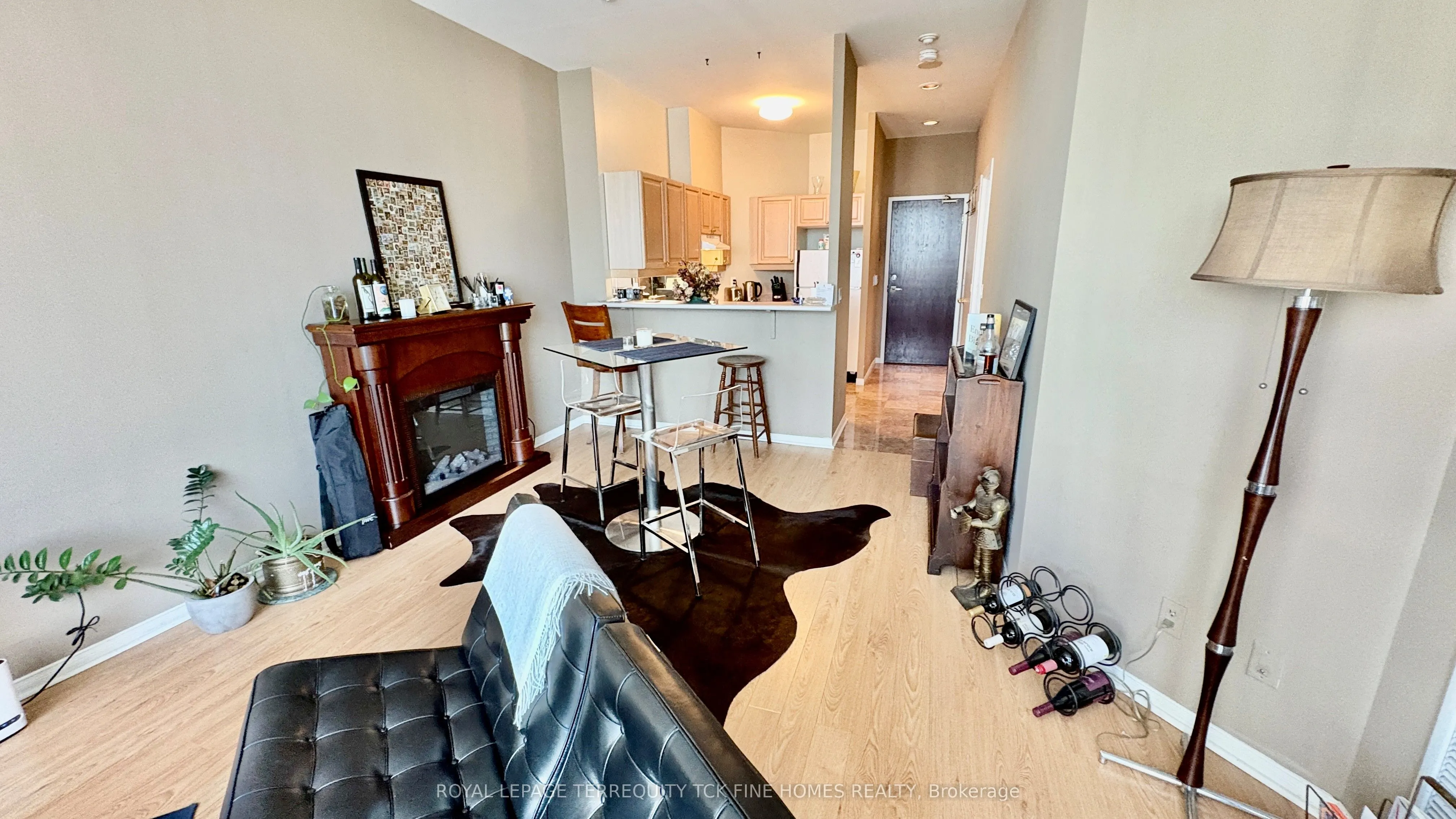 7 King Street E, #2008