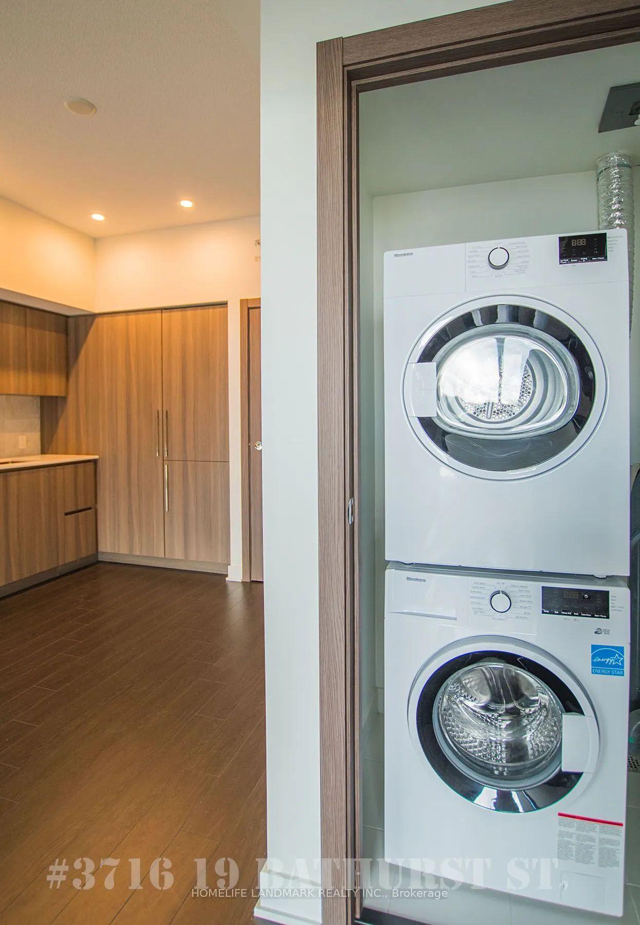 19 Bathurst Street, #2516