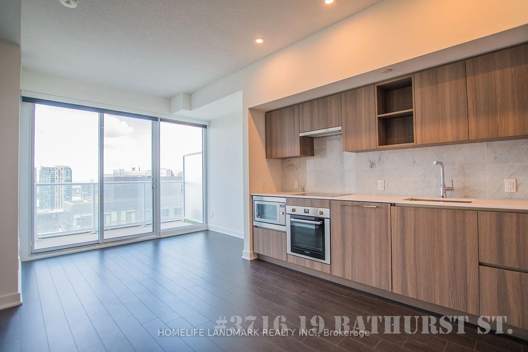 19 Bathurst Street, #2516