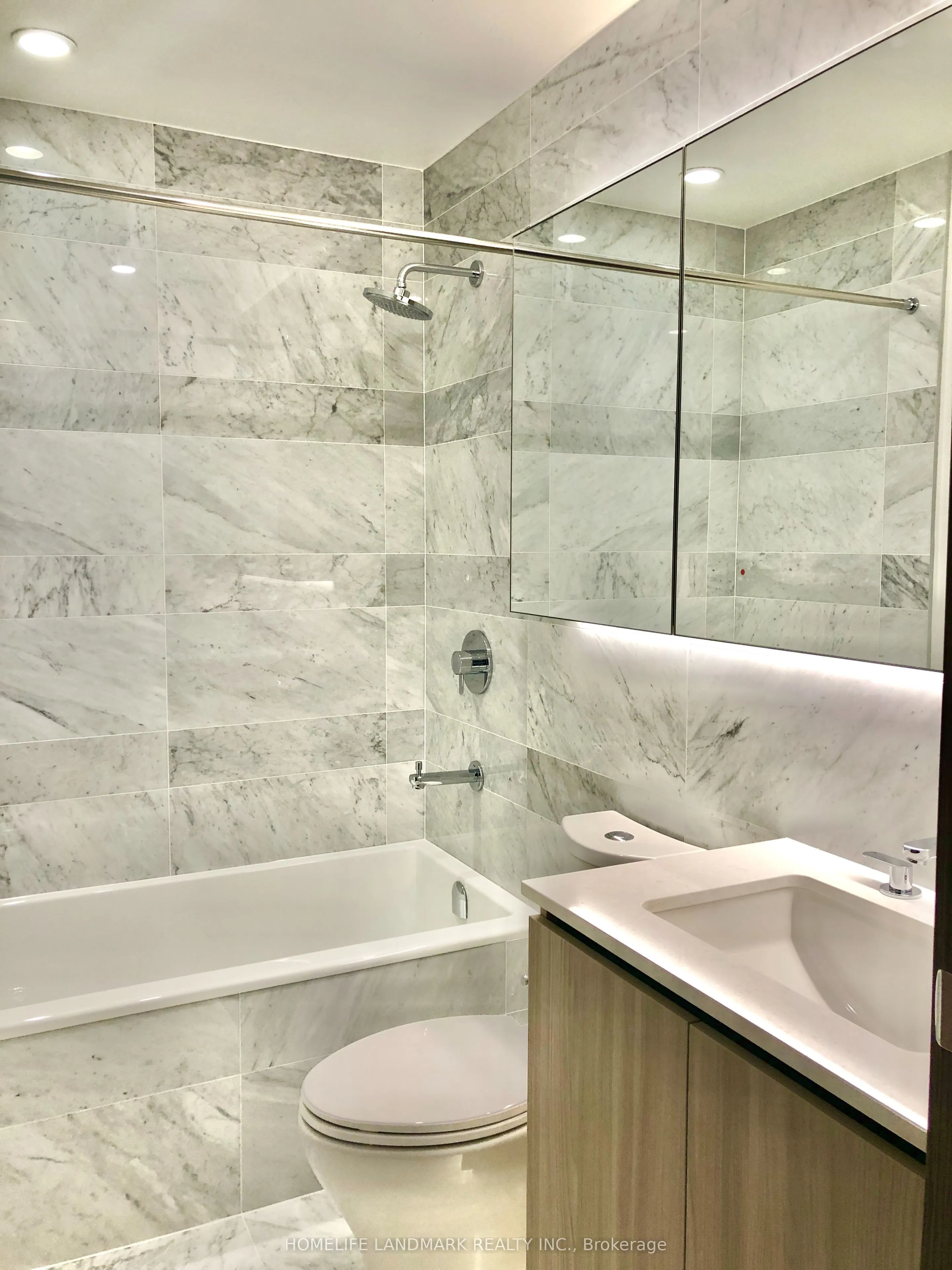 19 Bathurst Street, #2516