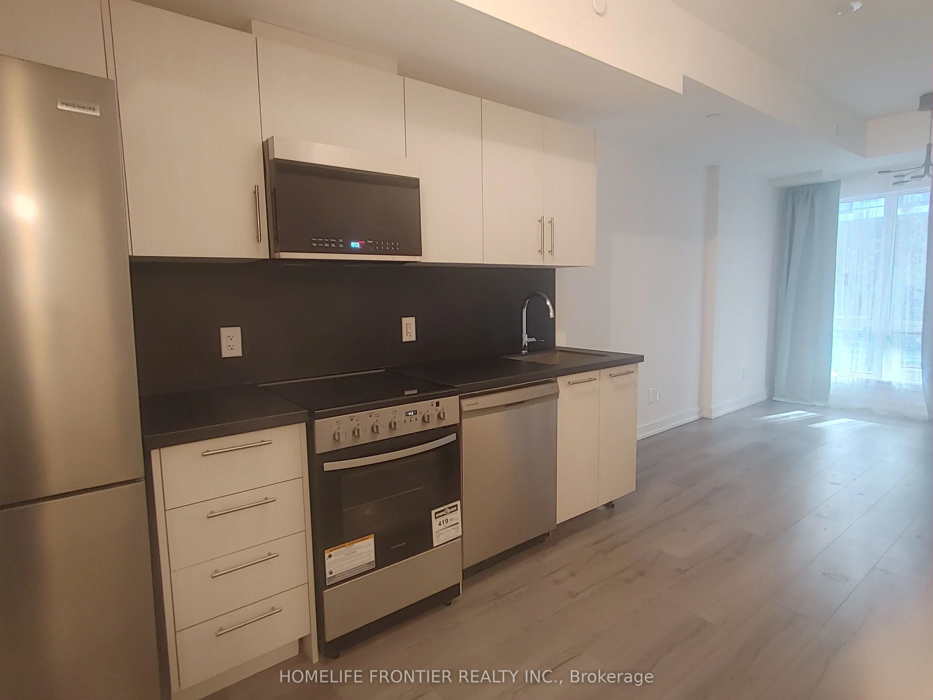 871 Sheppard Avenue W, #18