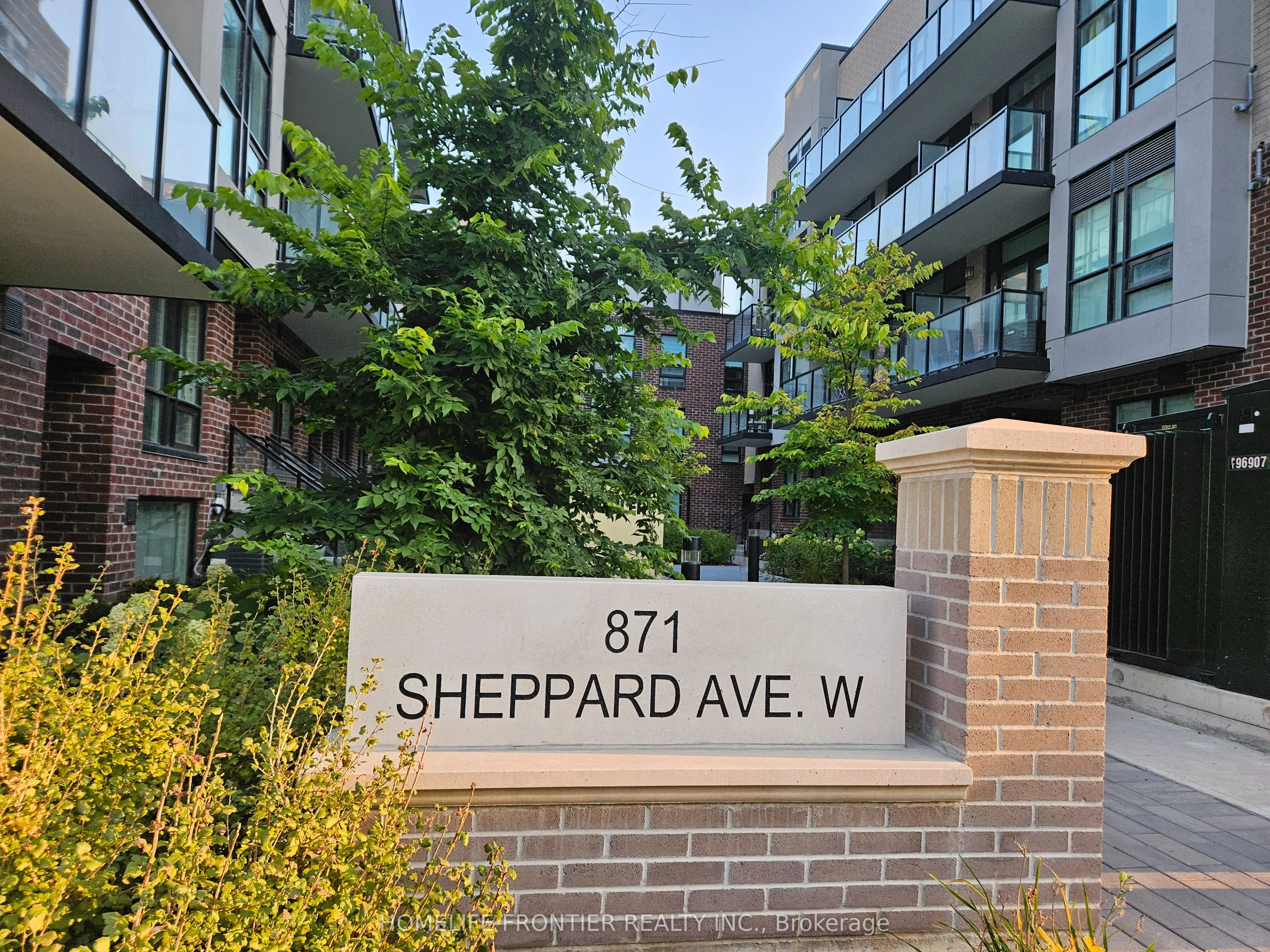 871 Sheppard Avenue W, #18
