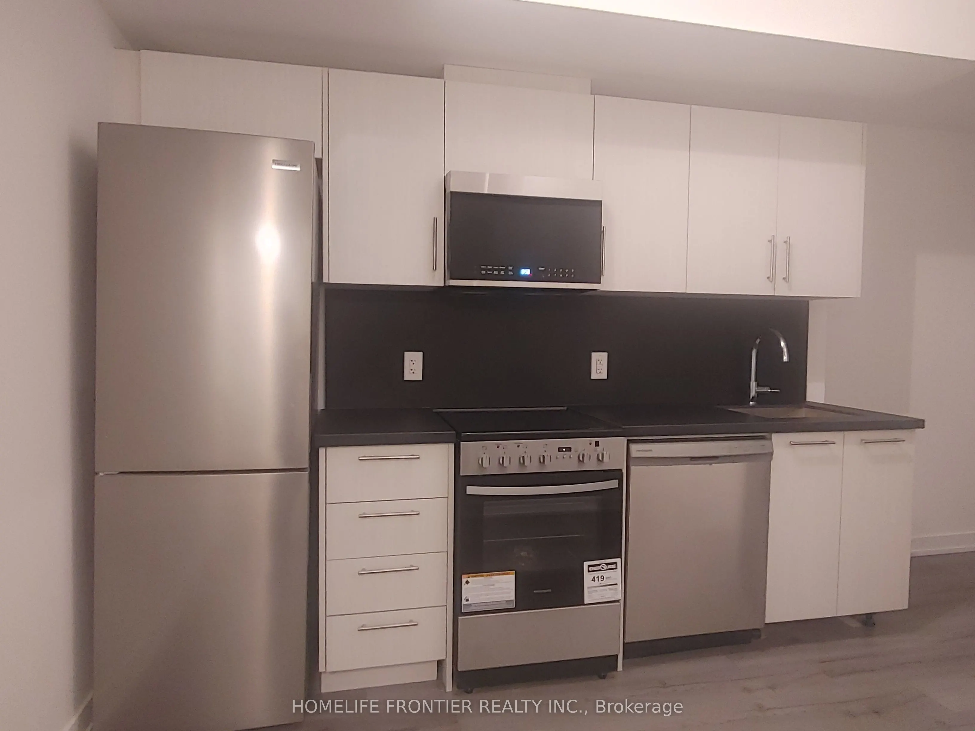 871 Sheppard Avenue W, #18