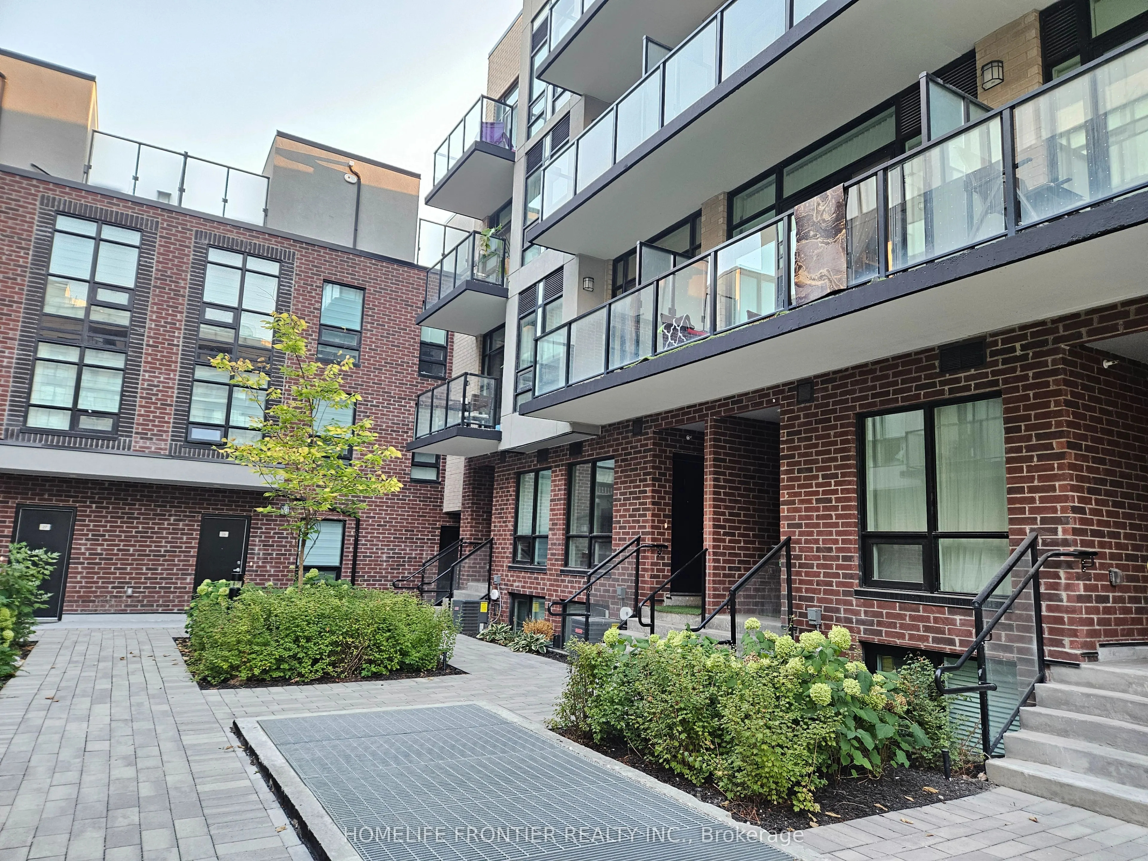 871 Sheppard Avenue W, #18