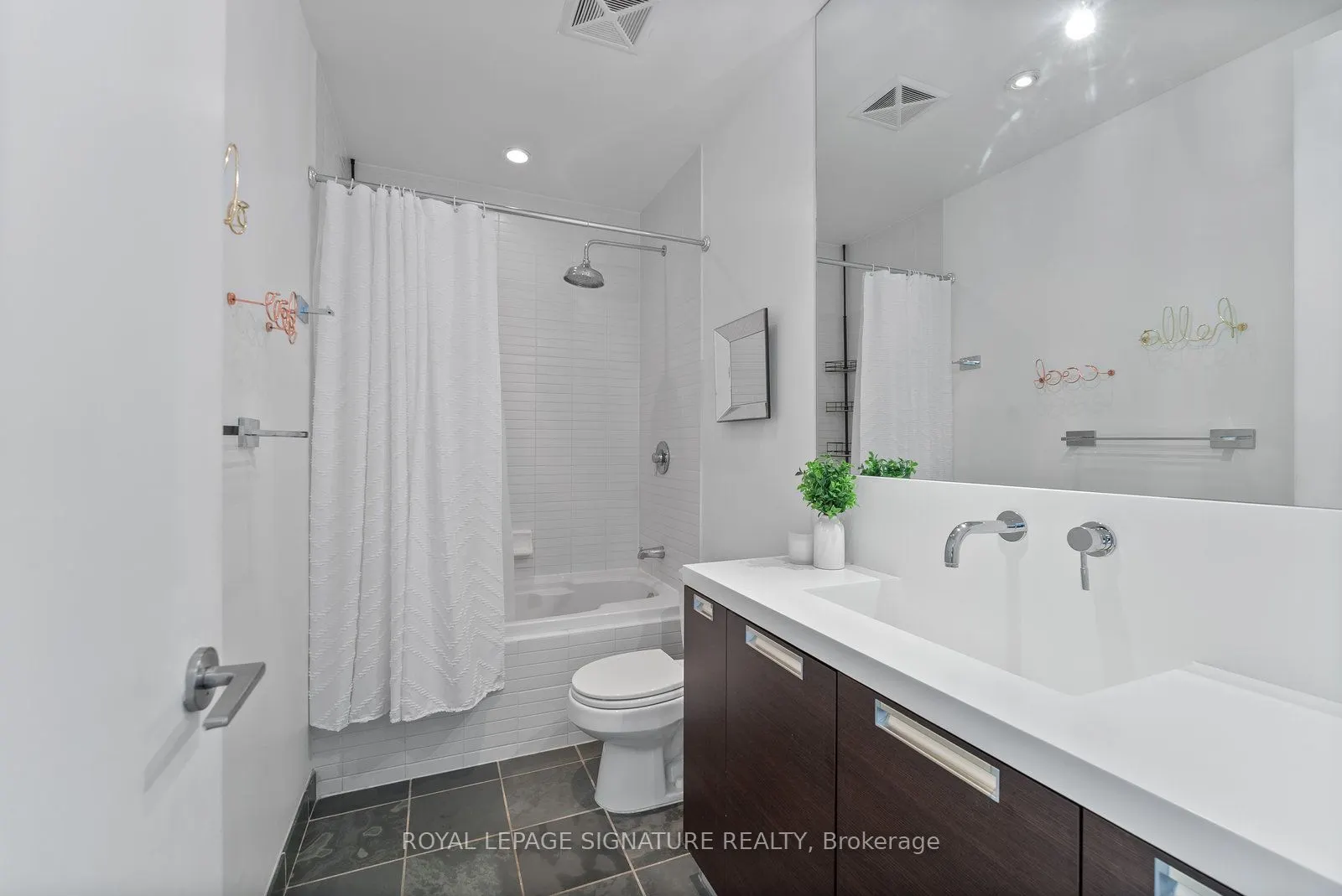 20 Stewart Street, #504