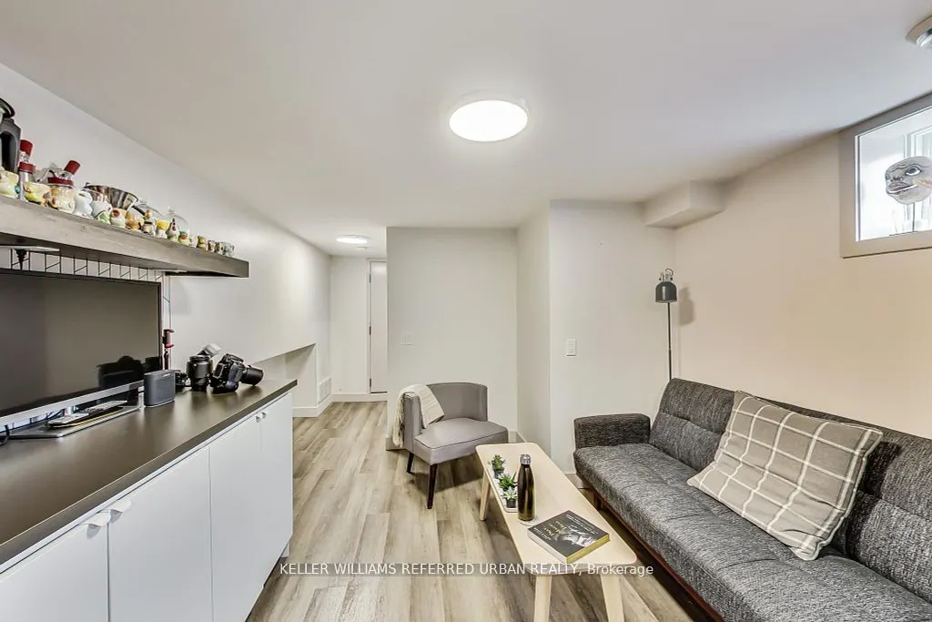 205 Bathurst Street