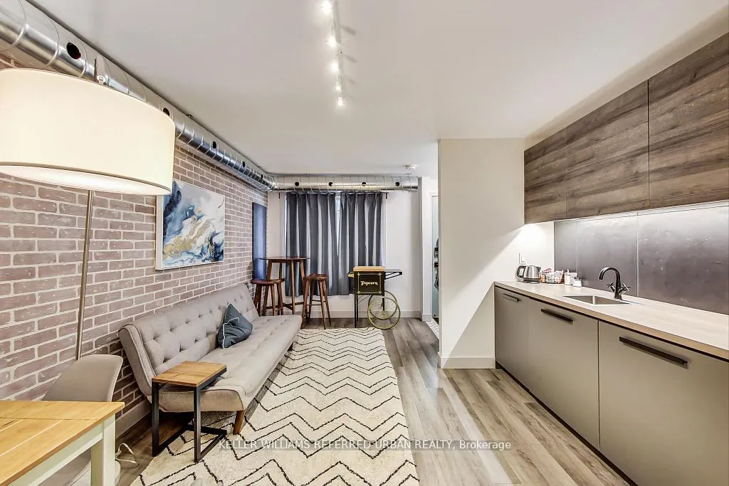 205 Bathurst Street
