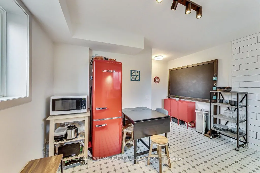 205 Bathurst Street
