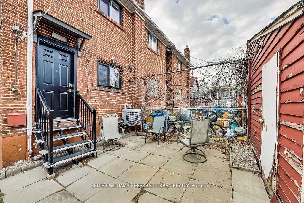 205 Bathurst Street