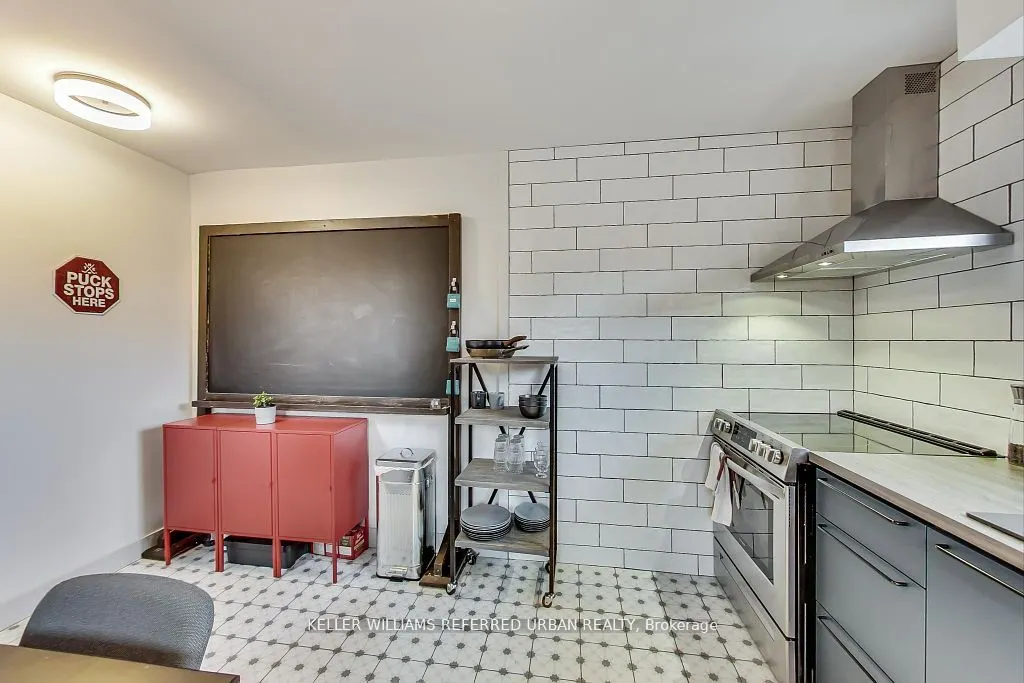 205 Bathurst Street
