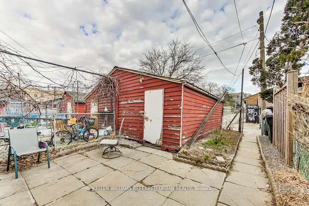 205 Bathurst Street
