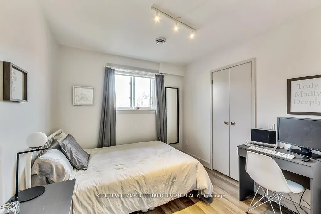 205 Bathurst Street