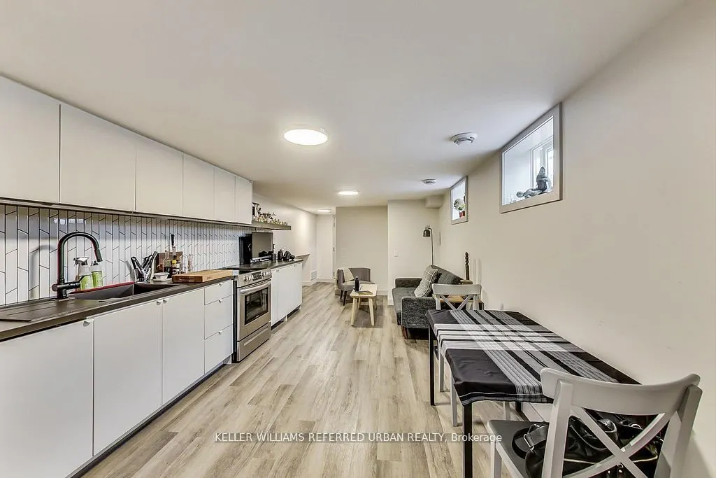 205 Bathurst Street