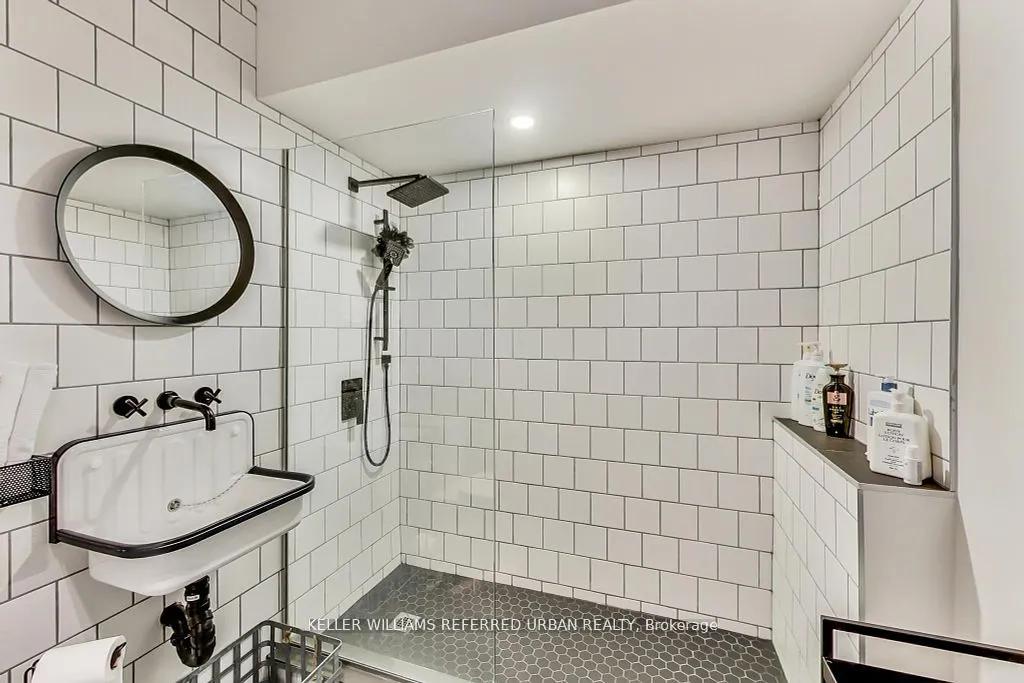 205 Bathurst Street