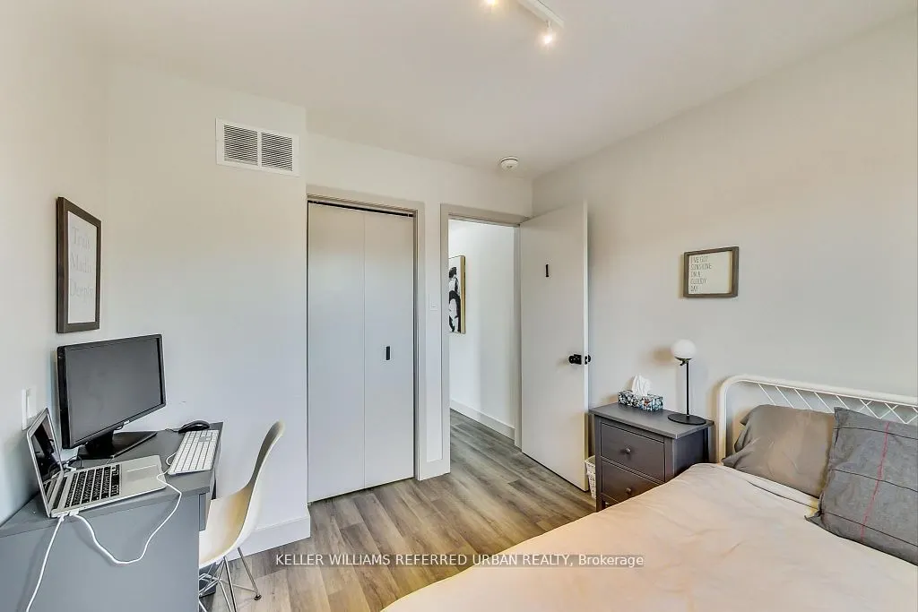 205 Bathurst Street