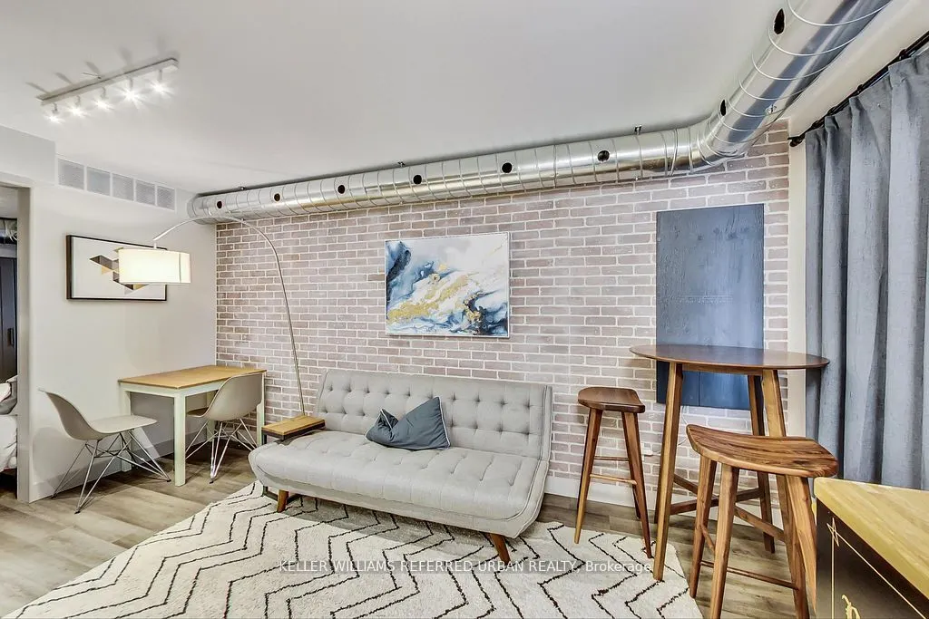 205 Bathurst Street