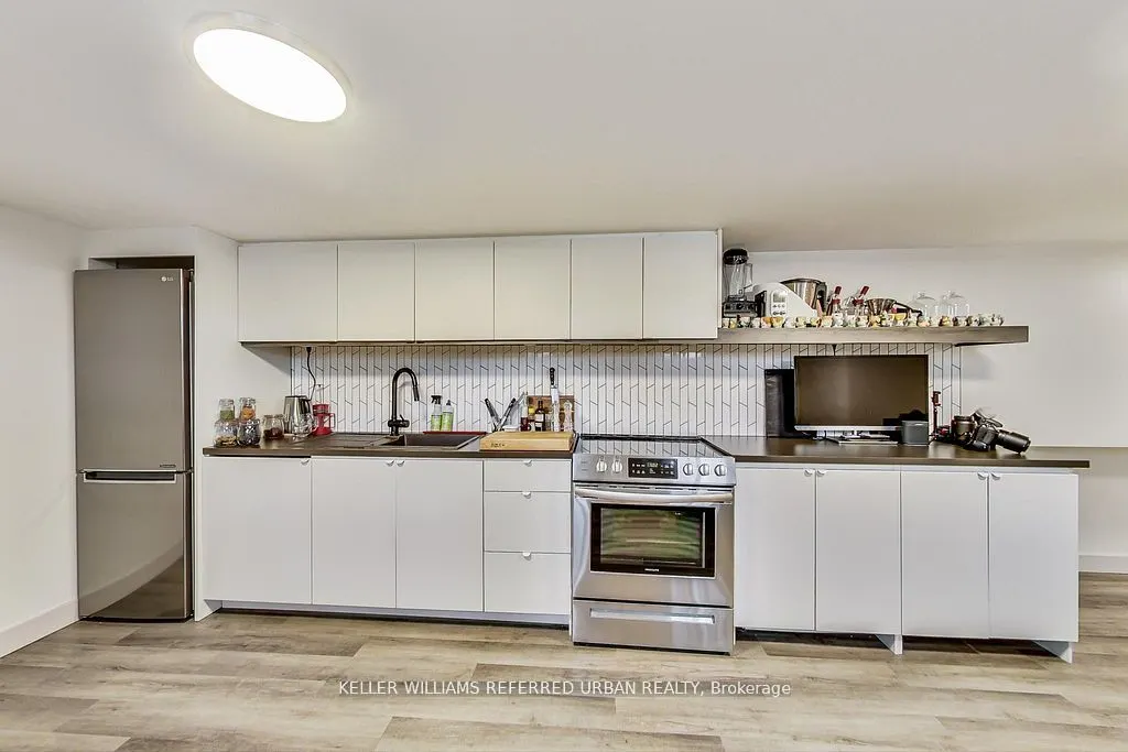 205 Bathurst Street