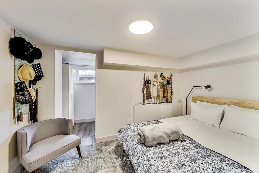 205 Bathurst Street
