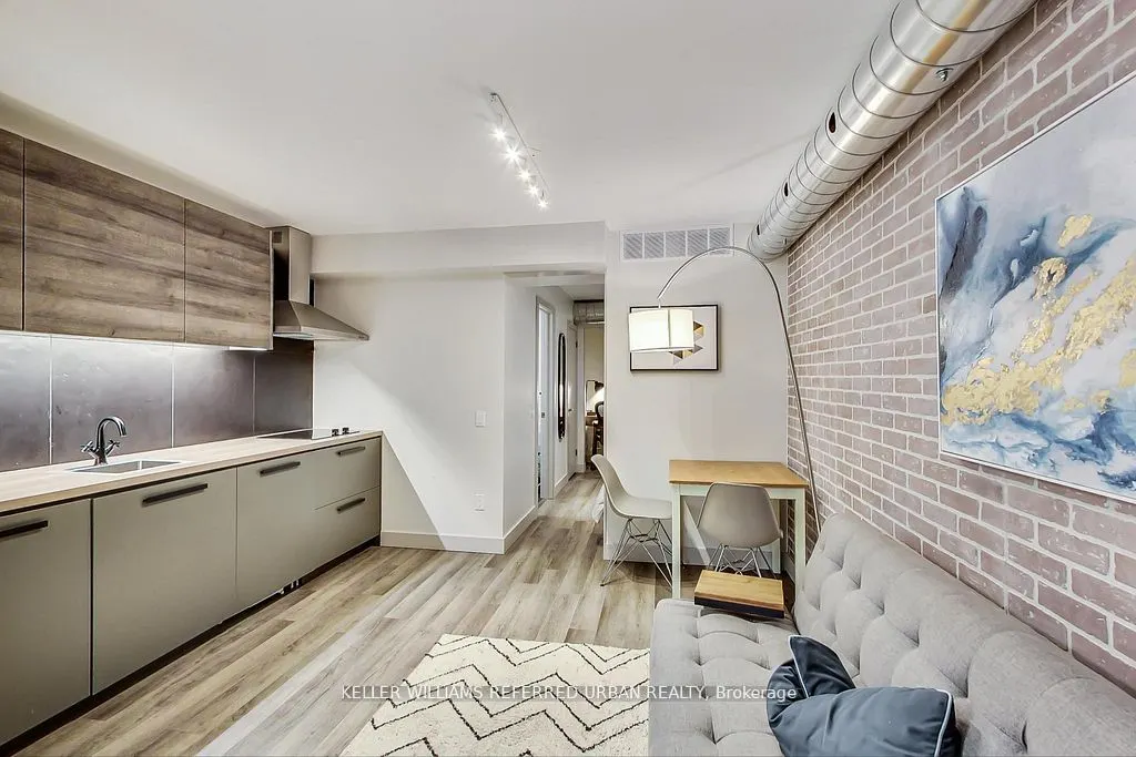 205 Bathurst Street